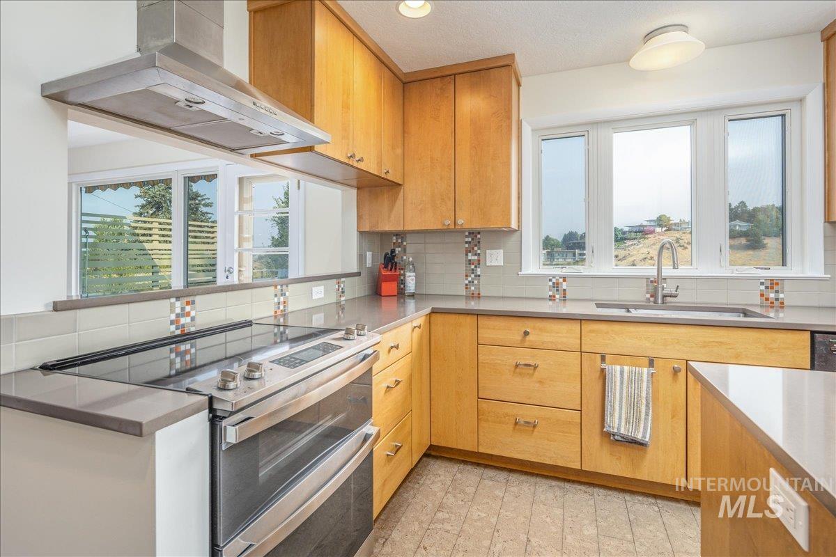 92 W Horizon Dr, Boise, Idaho 83702, 3 Bedrooms, 2 Bathrooms, Residential For Sale, Price $955,900, 98960954