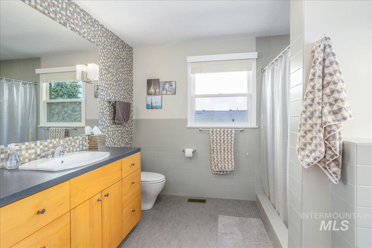 92 W Horizon Dr, Boise, Idaho 83702, 3 Bedrooms, 2 Bathrooms, Residential For Sale, Price $955,900, 98960954