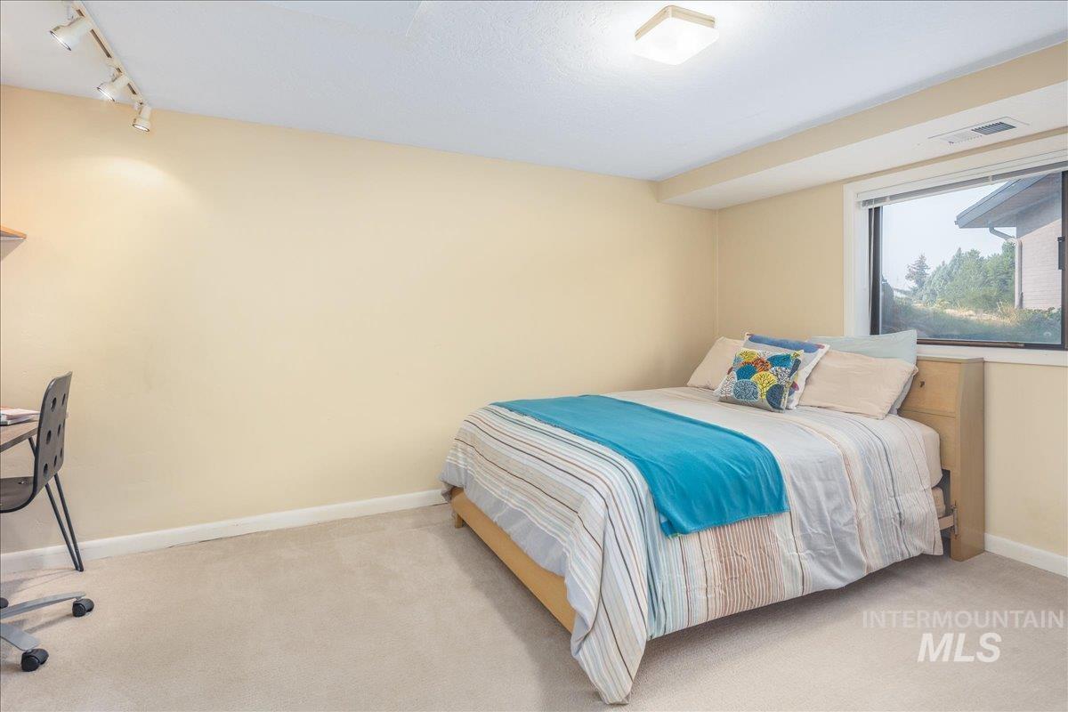 92 W Horizon Dr, Boise, Idaho 83702, 3 Bedrooms, 2 Bathrooms, Residential For Sale, Price $955,900, 98960954
