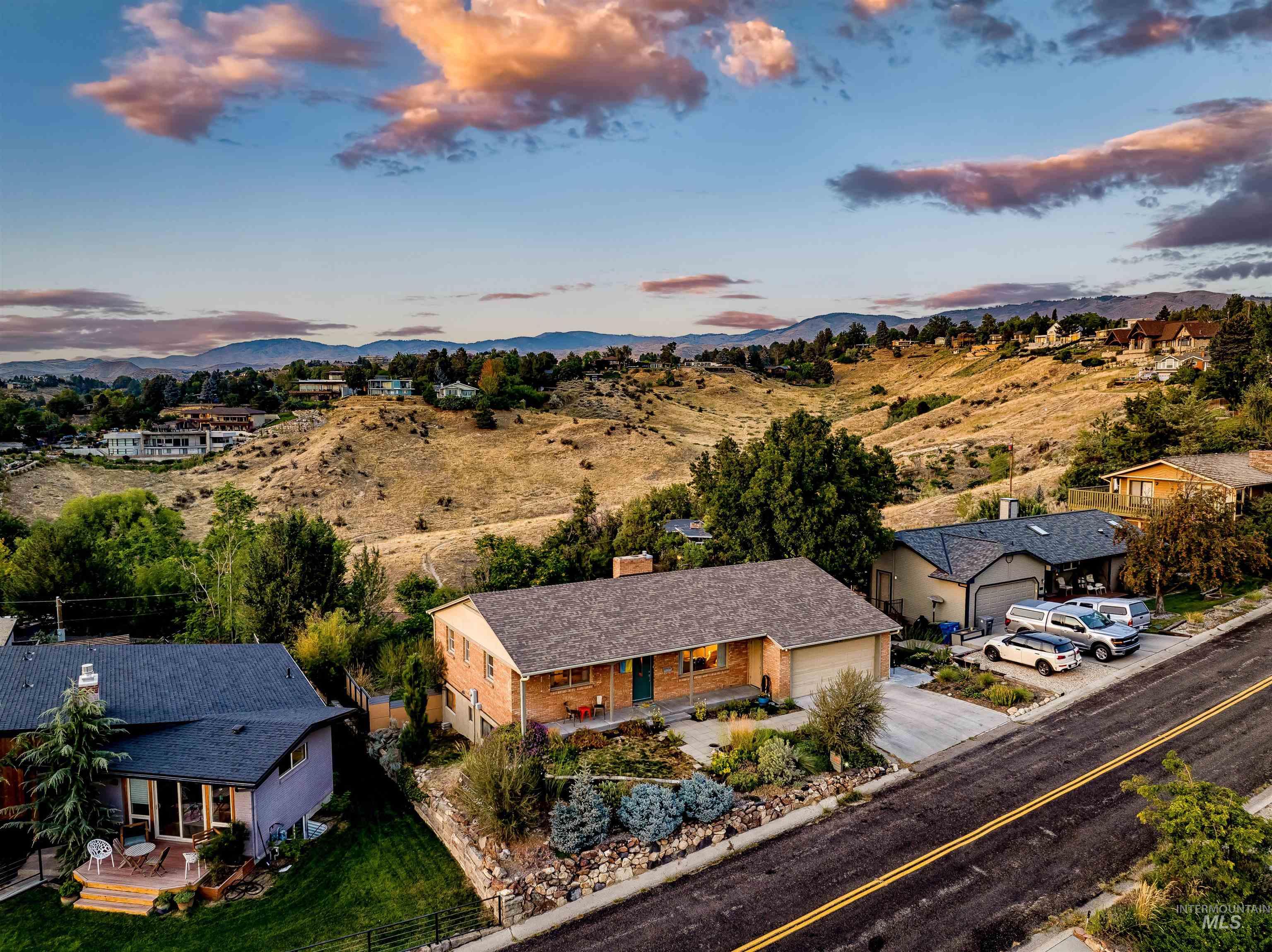 92 W Horizon Dr, Boise, Idaho 83702, 3 Bedrooms, 2 Bathrooms, Residential For Sale, Price $955,900, 98960954