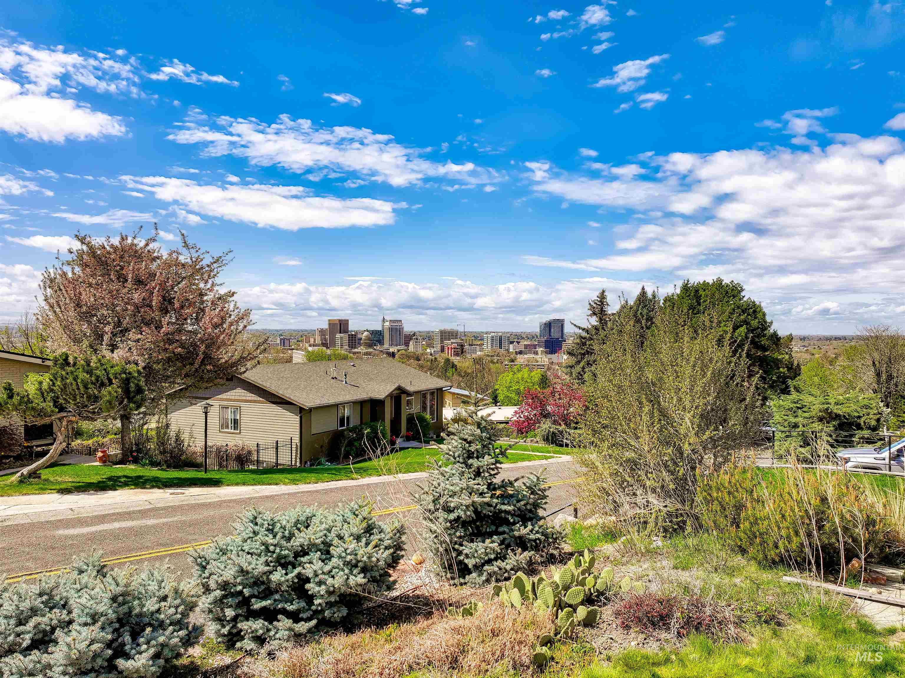 92 W Horizon Dr, Boise, Idaho 83702, 3 Bedrooms, 2 Bathrooms, Residential For Sale, Price $955,900, 98960954