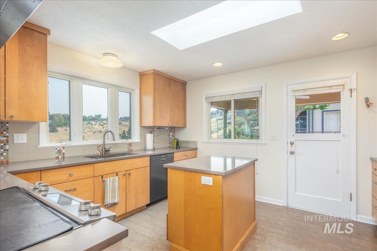 92 W Horizon Dr, Boise, Idaho 83702, 3 Bedrooms, 2 Bathrooms, Residential For Sale, Price $955,900, 98960954