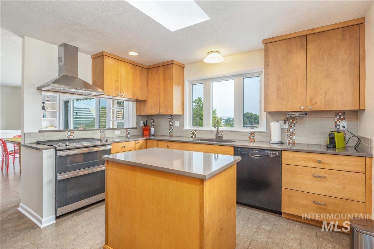 92 W Horizon Dr, Boise, Idaho 83702, 3 Bedrooms, 2 Bathrooms, Residential For Sale, Price $955,900, 98960954