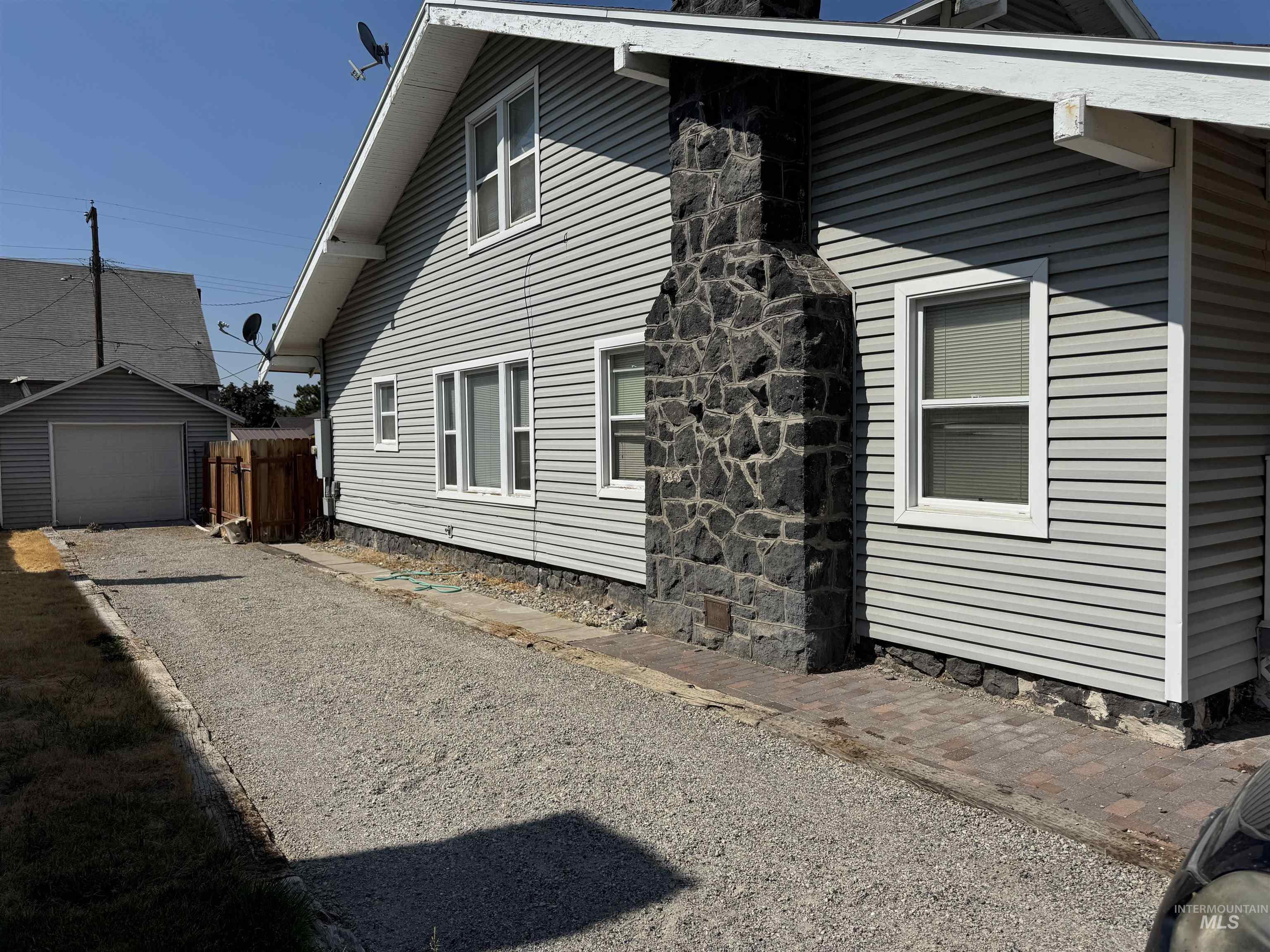 405 8th Avenue N, Buhl, Idaho 83316, 5 Bedrooms, 2 Bathrooms, Residential For Sale, Price $293,000, 98960958