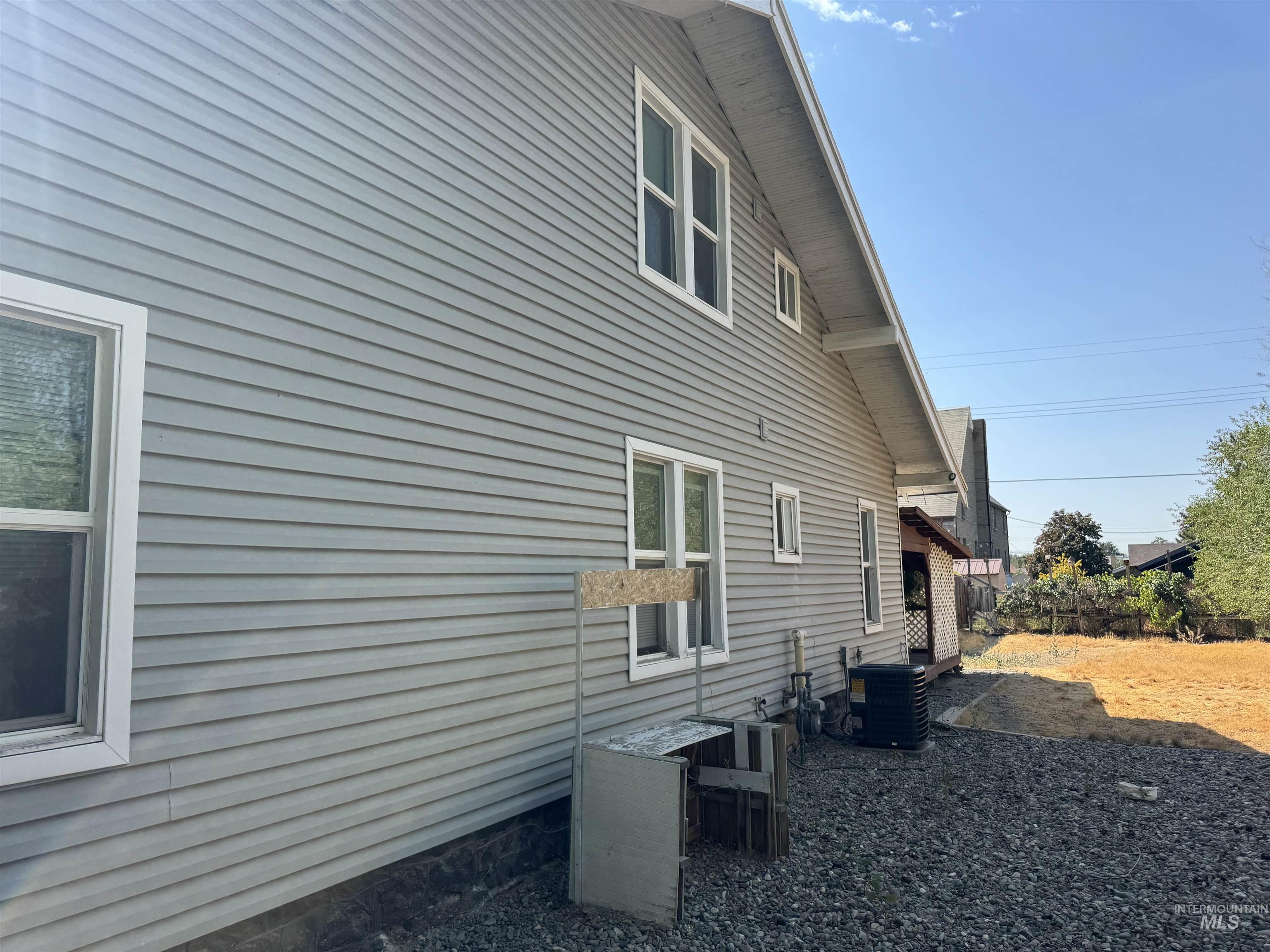 405 8th Avenue N, Buhl, Idaho 83316, 5 Bedrooms, 2 Bathrooms, Residential For Sale, Price $293,000, 98960958