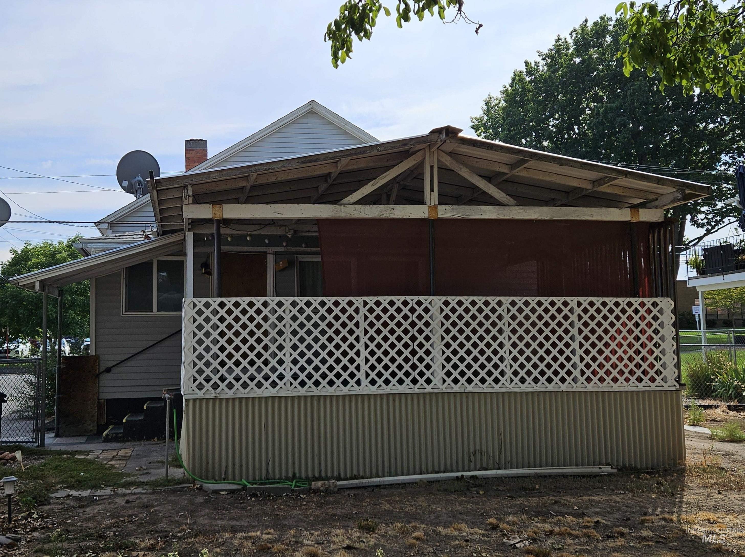 View of home's exterior
