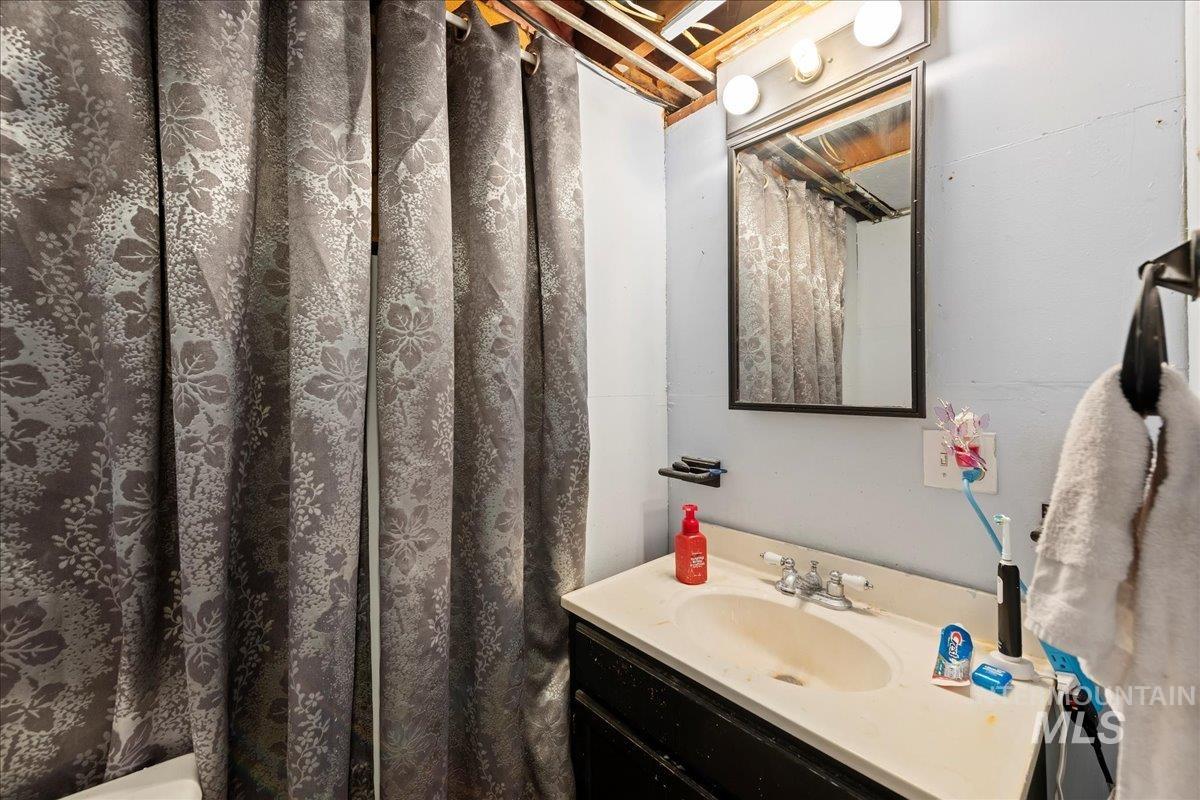 Bathroom with vanity and a shower with shower curtain