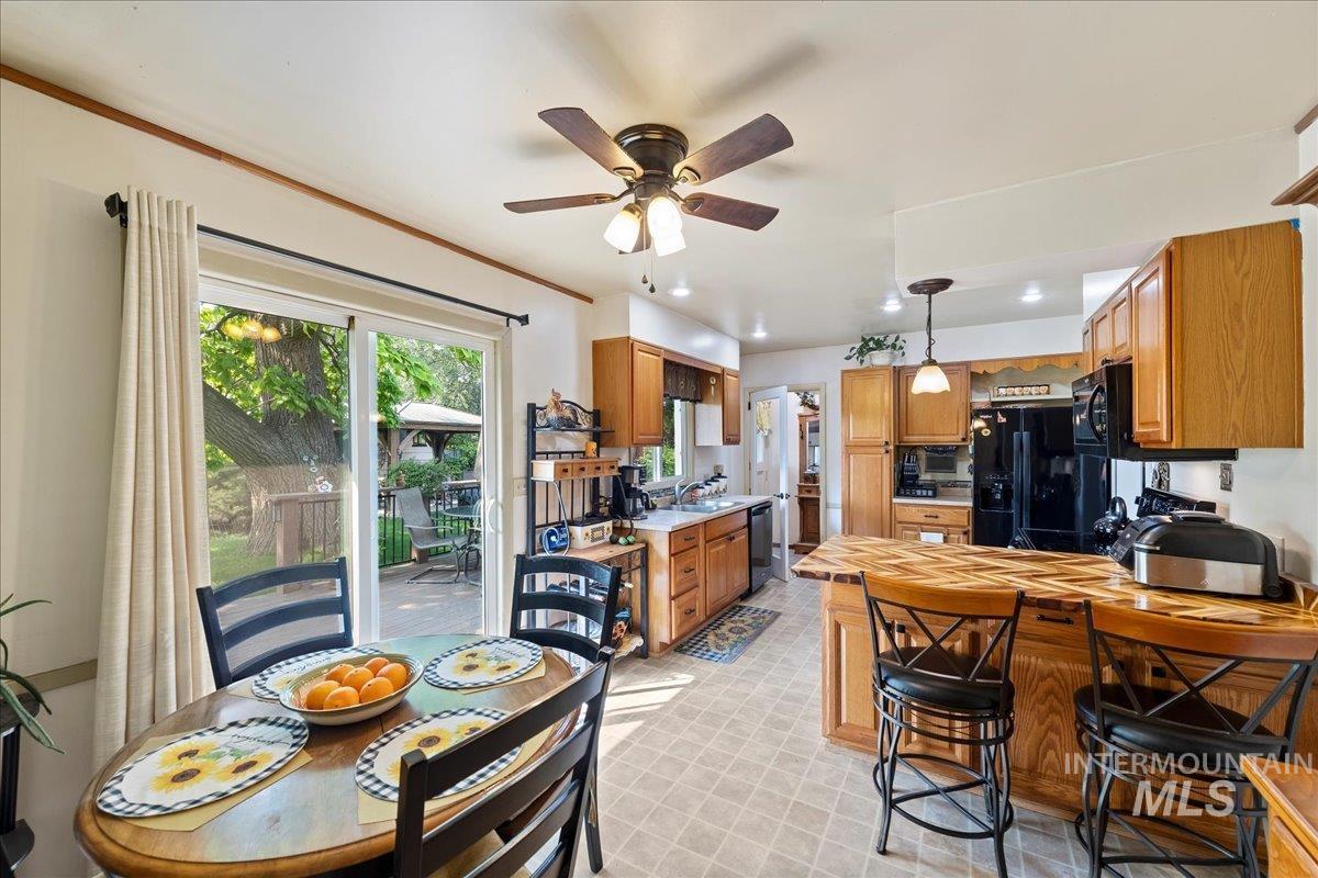 Dining area featuring ceiling fan, recessed lighting, and crown molding