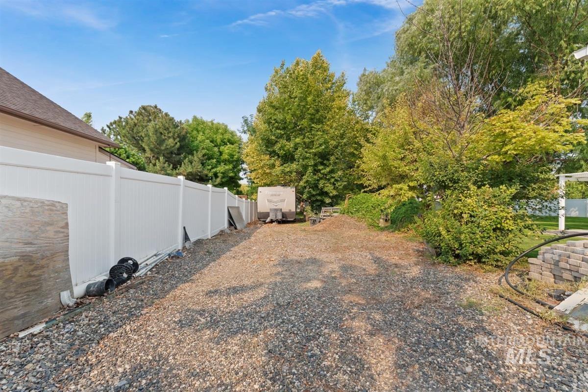 View of yard featuring a storage shed