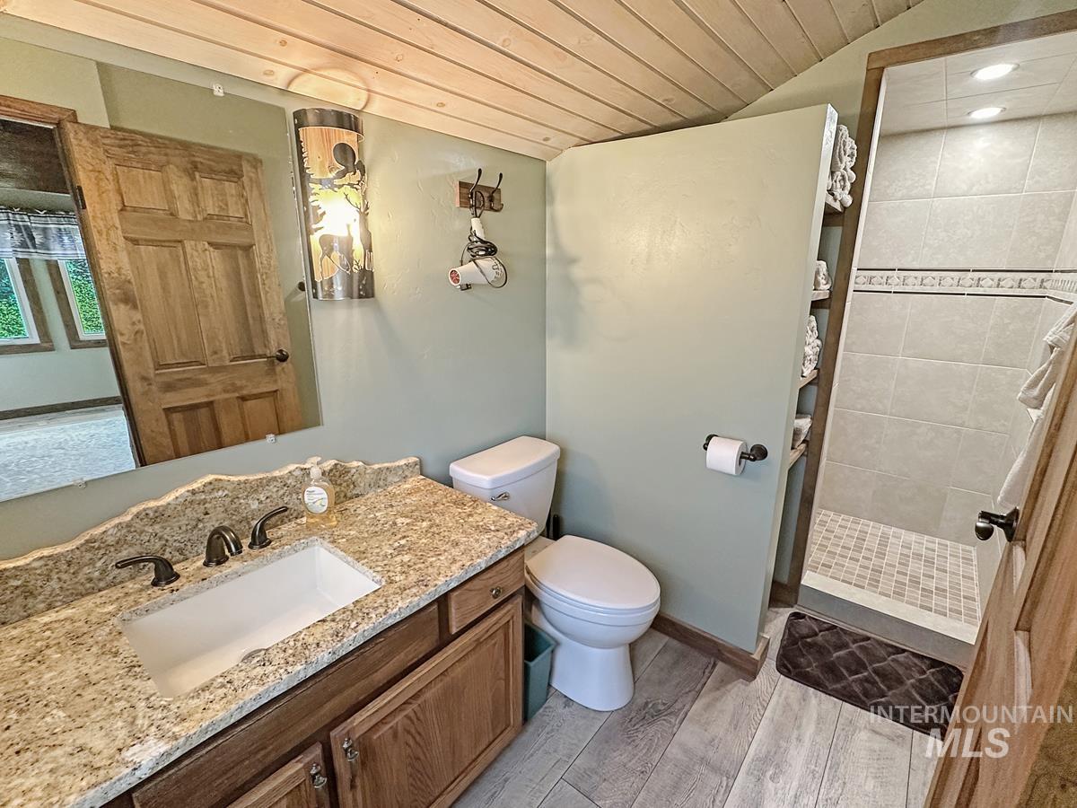 109 Par Drive, Cascade, Idaho 83611, 3 Bedrooms, 2 Bathrooms, Residential For Sale, Price $734,900, 98961004