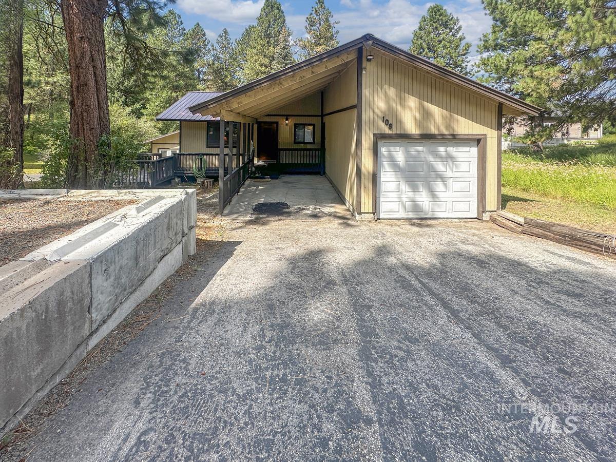 109 Par Drive, Cascade, Idaho 83611, 3 Bedrooms, 2 Bathrooms, Residential For Sale, Price $734,900, 98961004