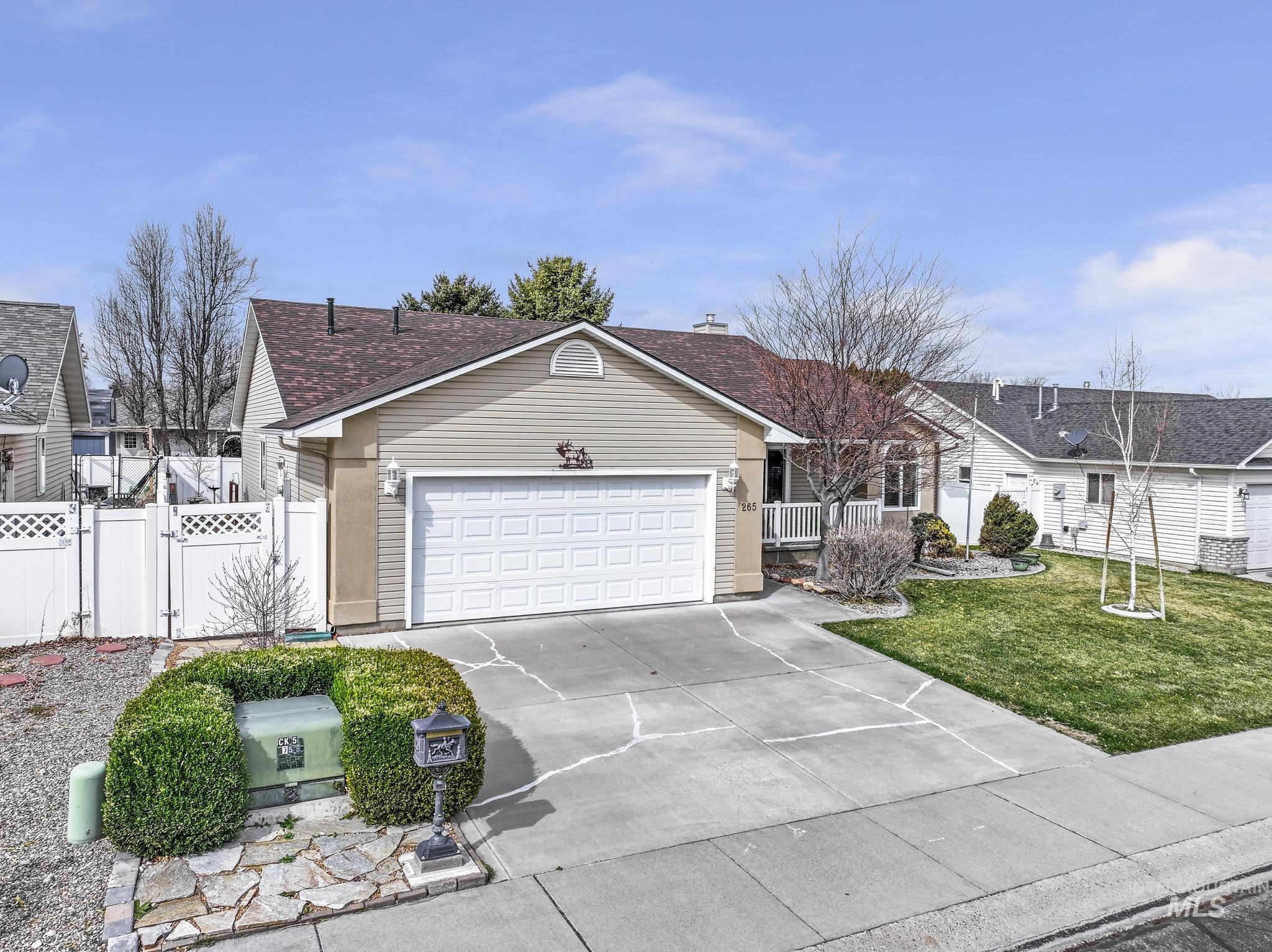 265 Cedar Park Cir, Twin Falls, Idaho 83301, 3 Bedrooms, 2 Bathrooms, Residential For Sale, Price $399,900, 98961006