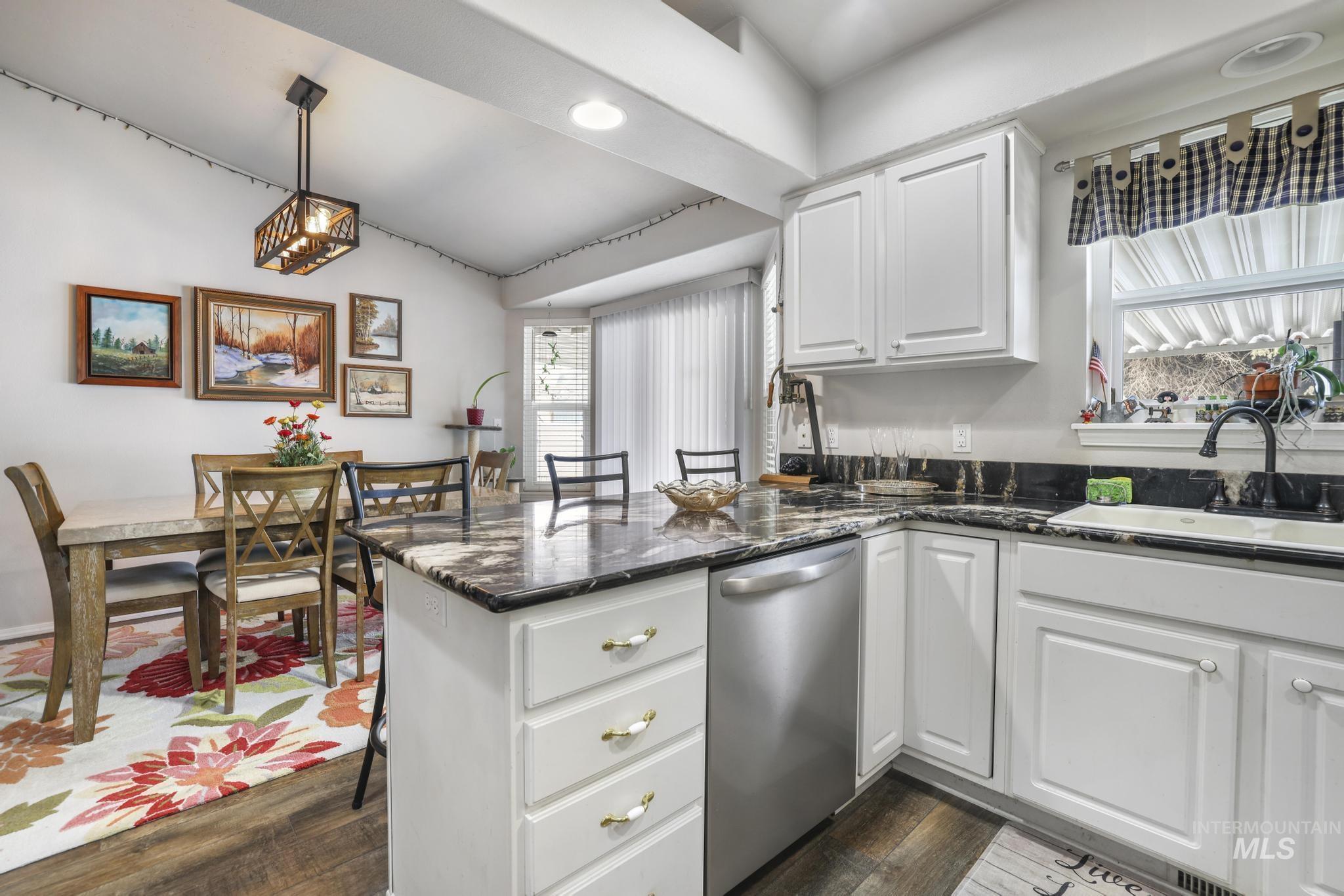 265 Cedar Park Cir, Twin Falls, Idaho 83301, 3 Bedrooms, 2 Bathrooms, Residential For Sale, Price $399,900, 98961006