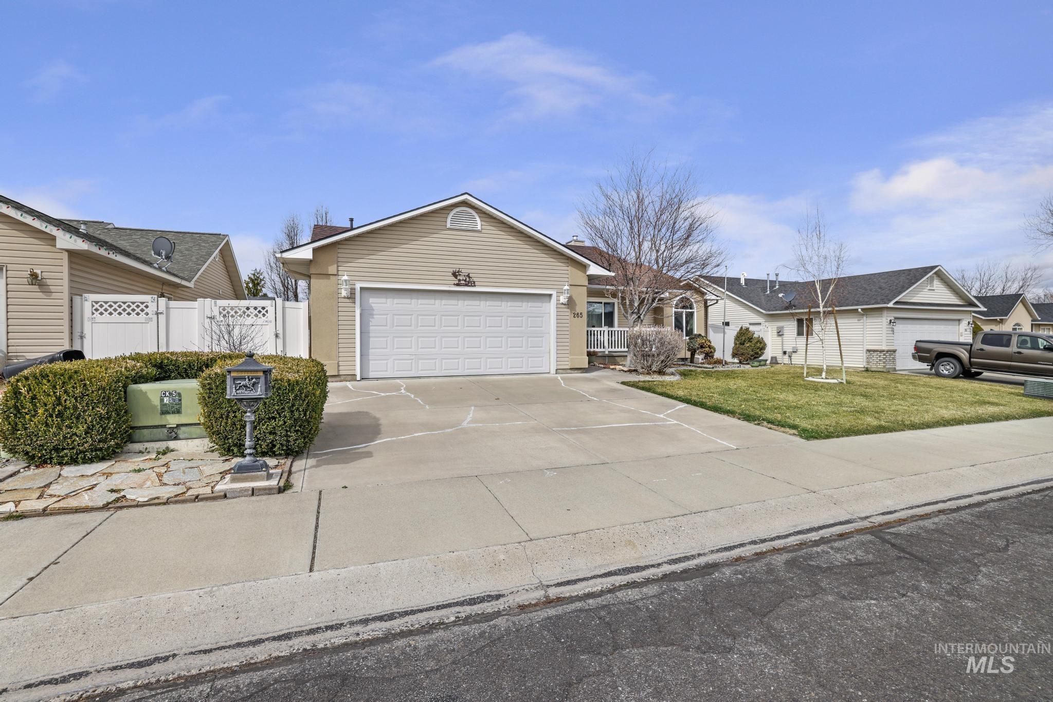 265 Cedar Park Cir, Twin Falls, Idaho 83301, 3 Bedrooms, 2 Bathrooms, Residential For Sale, Price $399,900, 98961006