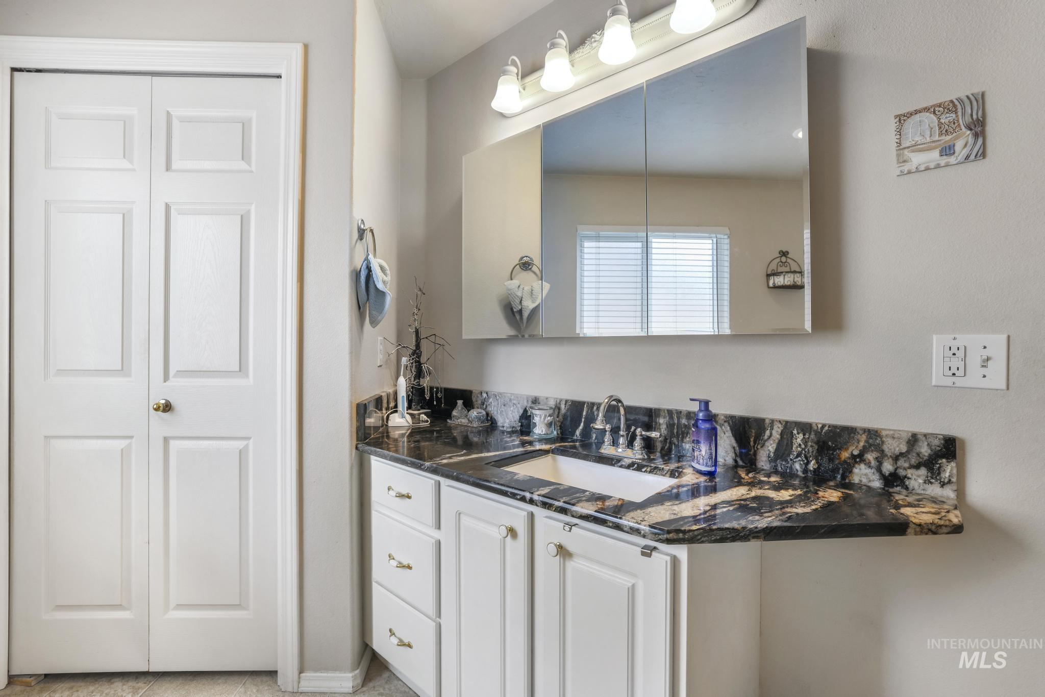265 Cedar Park Cir, Twin Falls, Idaho 83301, 3 Bedrooms, 2 Bathrooms, Residential For Sale, Price $399,900, 98961006