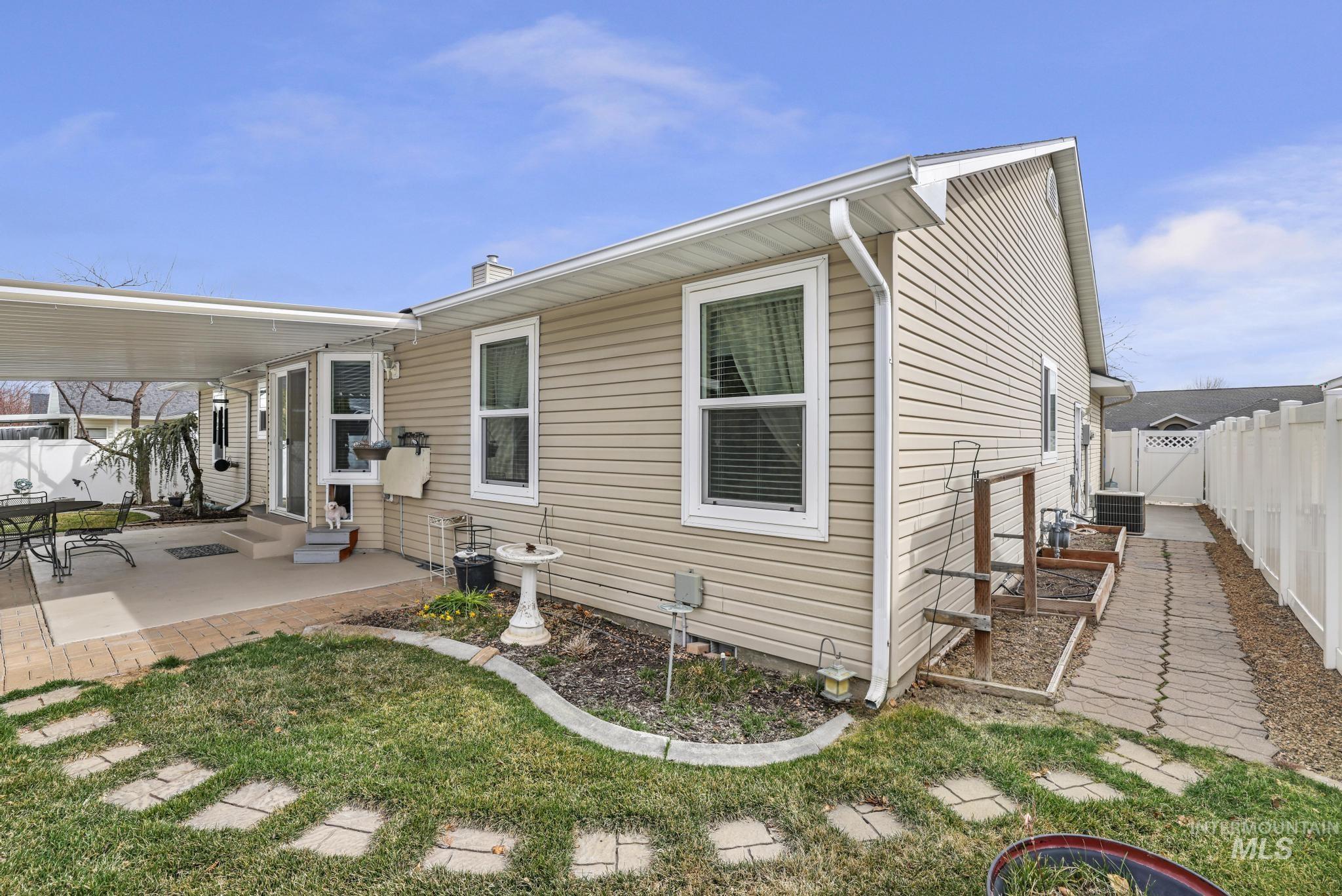265 Cedar Park Cir, Twin Falls, Idaho 83301, 3 Bedrooms, 2 Bathrooms, Residential For Sale, Price $399,900, 98961006