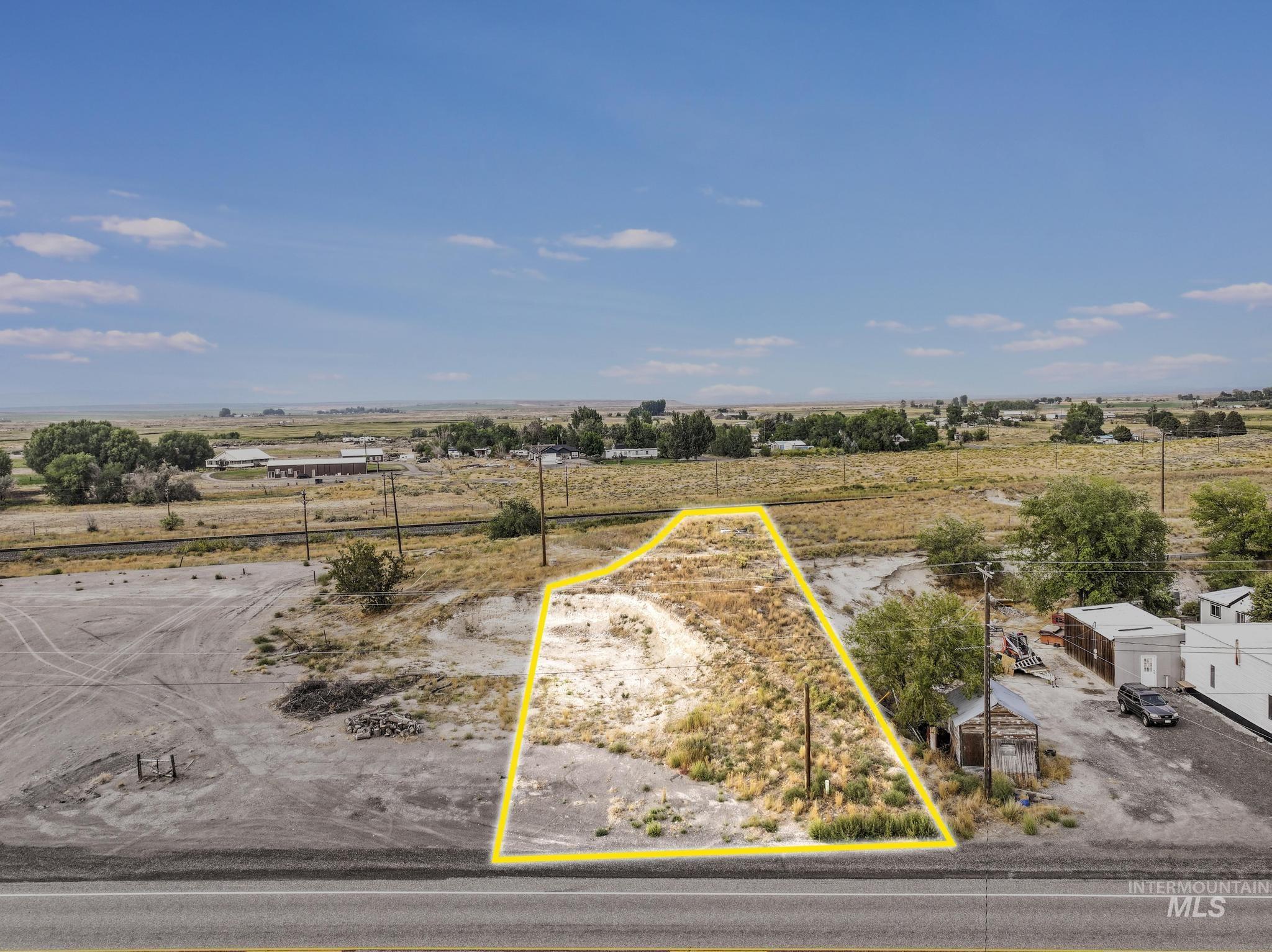 Aerial view of sparsely populated area featuring property parcel outlined