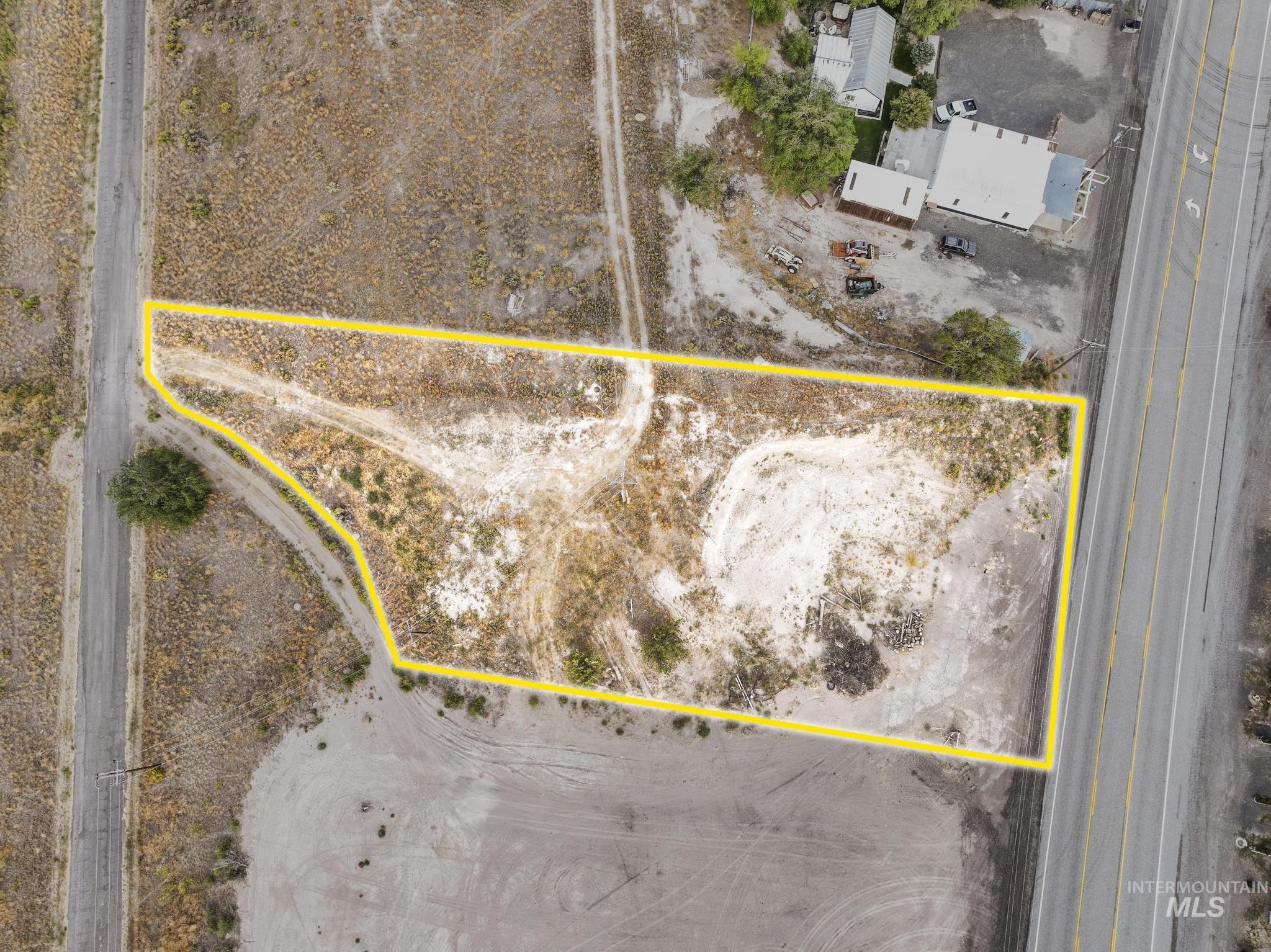 Aerial view of property and surrounding area featuring property boundaries highlighted