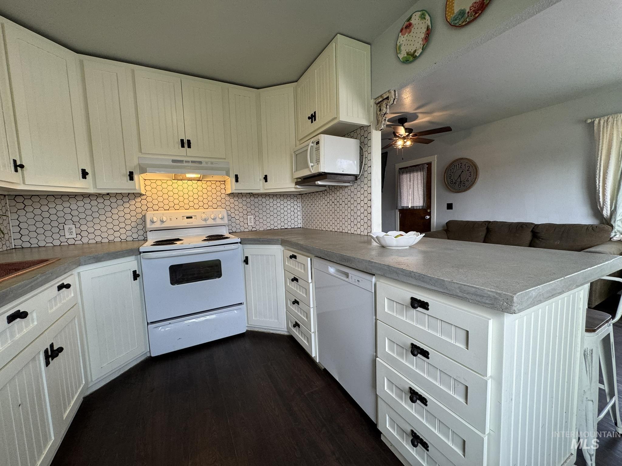 237 Wyoming Street, Gooding, Idaho 83330, 2 Bedrooms, 1 Bathroom, Residential For Sale, Price $215,000, 98961033