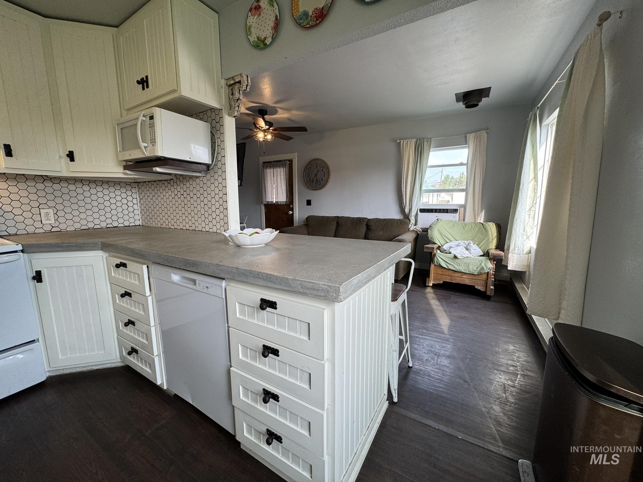 237 Wyoming Street, Gooding, Idaho 83330, 2 Bedrooms, 1 Bathroom, Residential For Sale, Price $215,000, 98961033