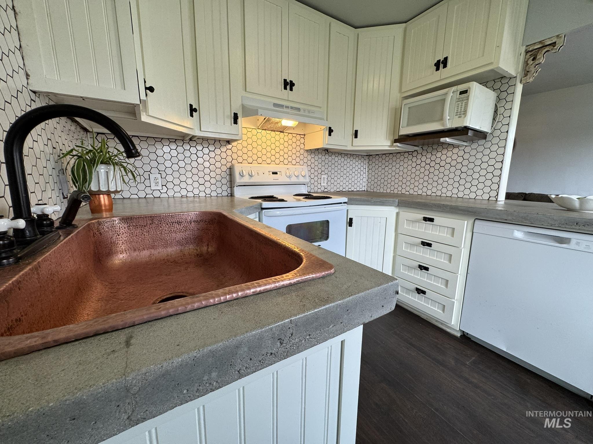 237 Wyoming Street, Gooding, Idaho 83330, 2 Bedrooms, 1 Bathroom, Residential For Sale, Price $215,000, 98961033