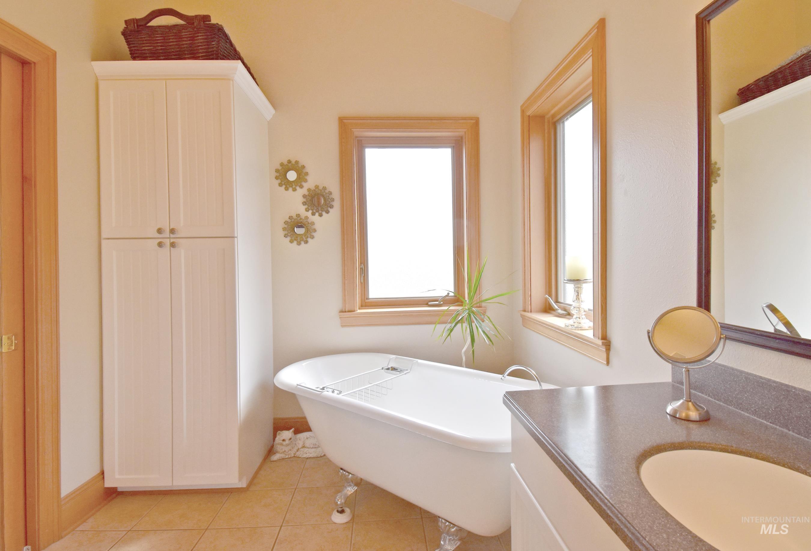 66 Appleford Court, Asotin, Washington 99402, 3 Bedrooms, 3 Bathrooms, Residential For Sale, Price $628,000, 98961048