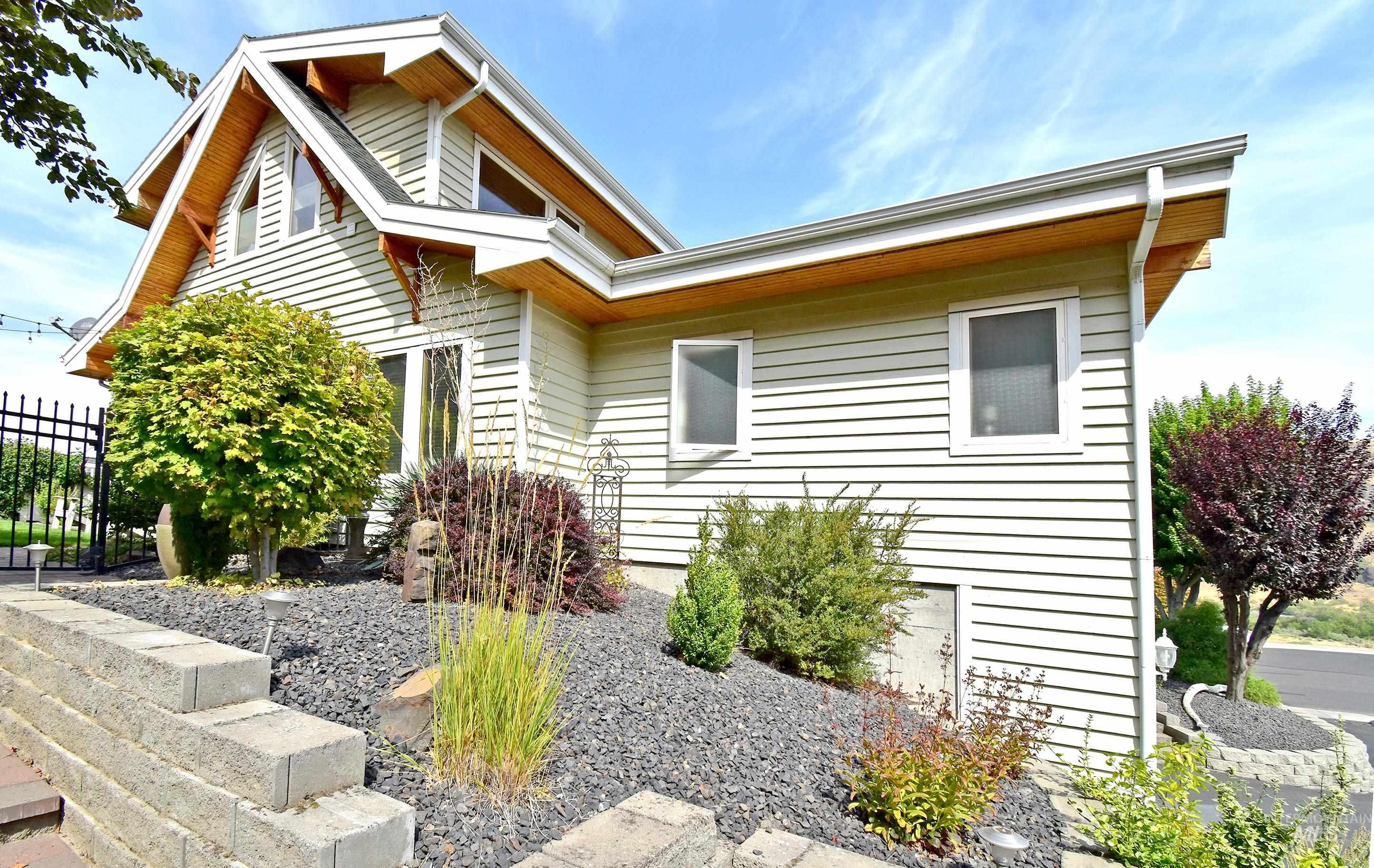 66 Appleford Court, Asotin, Washington 99402, 3 Bedrooms, 3 Bathrooms, Residential For Sale, Price $628,000, 98961048