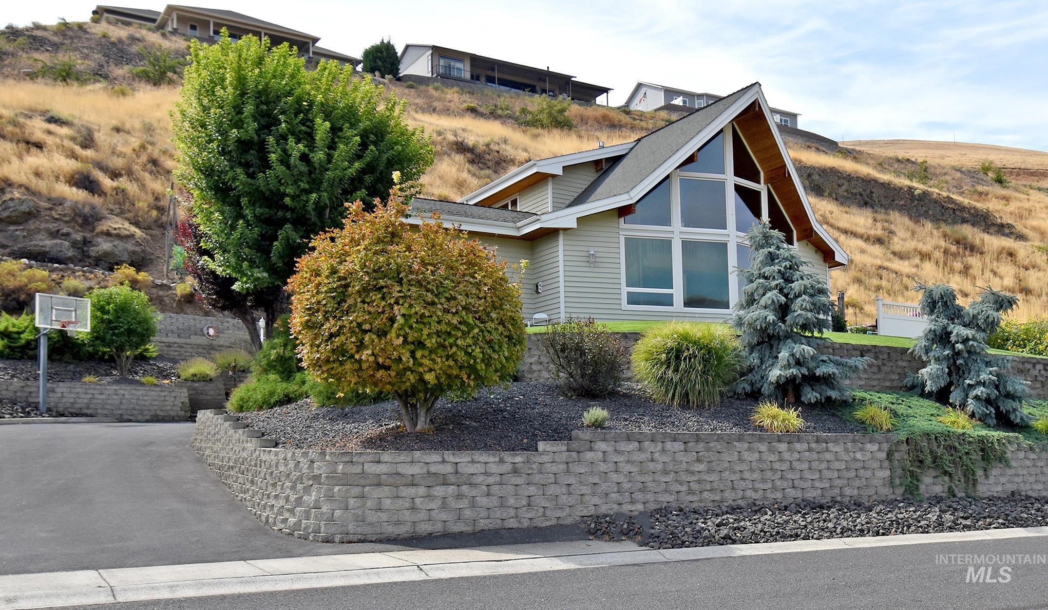 66 Appleford Court, Asotin, Washington 99402, 3 Bedrooms, 3 Bathrooms, Residential For Sale, Price $628,000, 98961048
