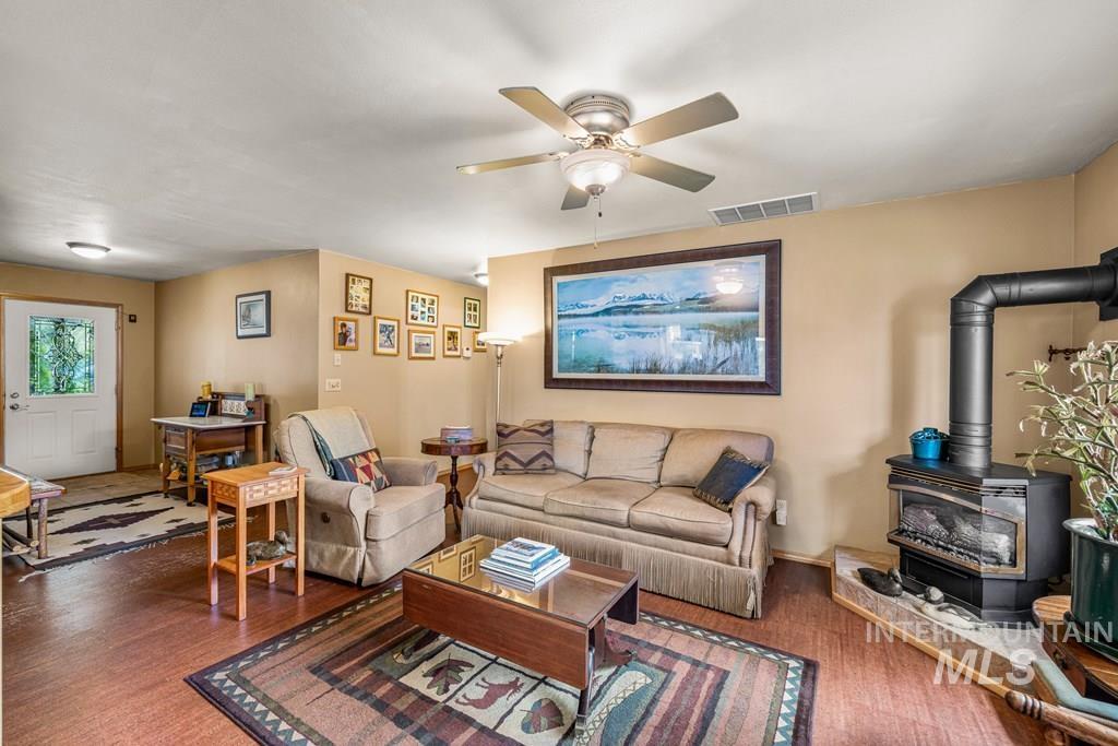With cork floors and a propane stove to keep the morning chill away in the autumn.