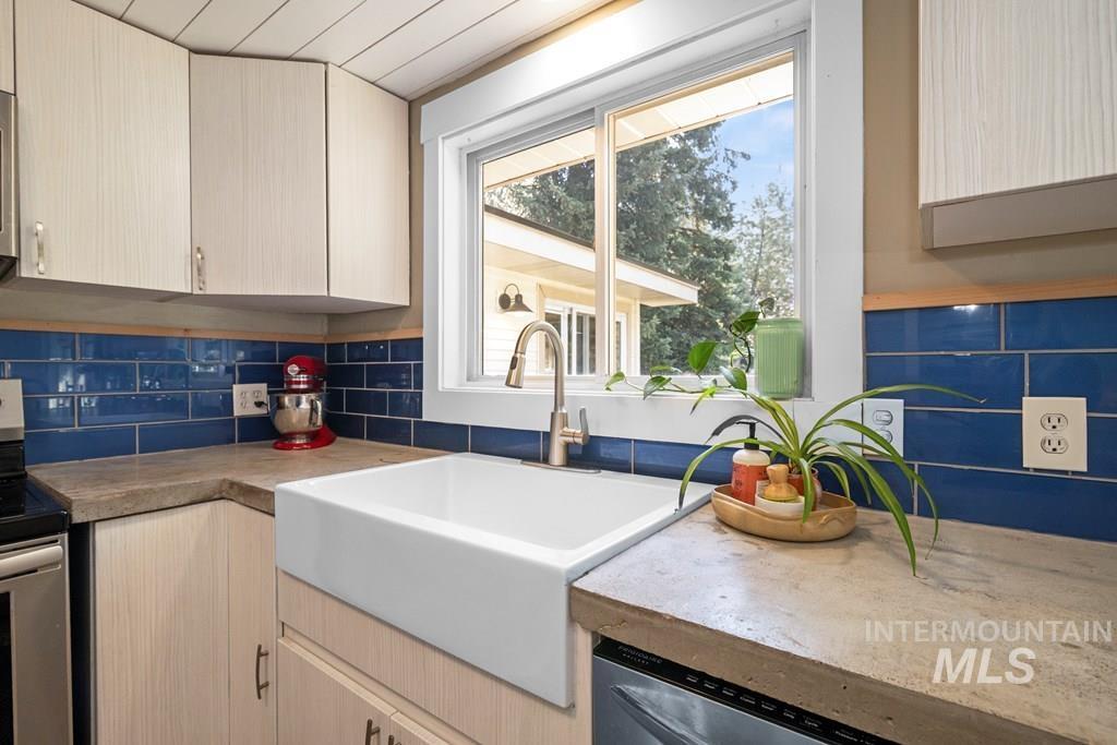 408 Floyde St., McCall, Idaho 83638, 3 Bedrooms, 2 Bathrooms, Residential For Sale, Price $625,000, 98961052