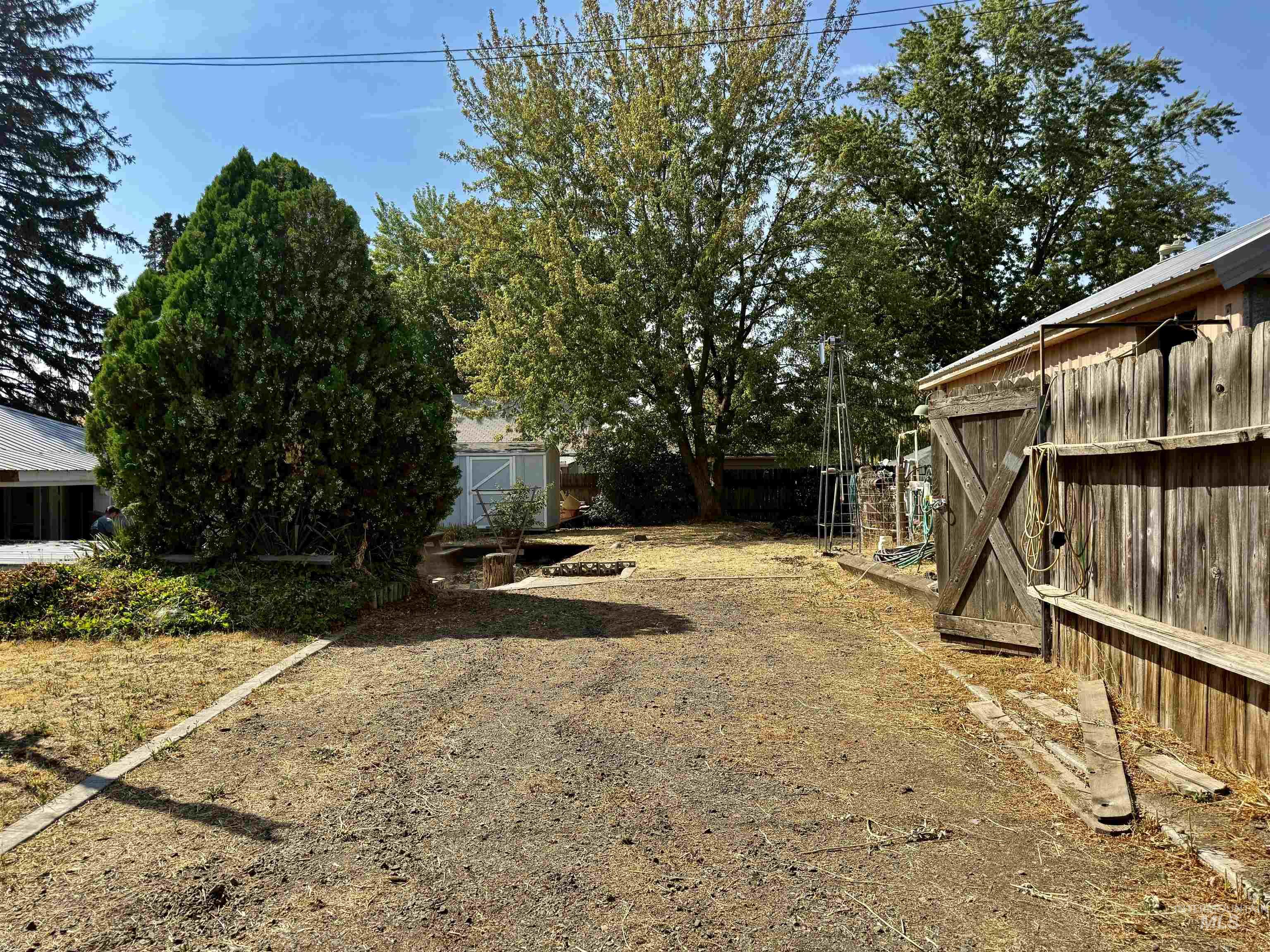 View of yard with an outbuilding