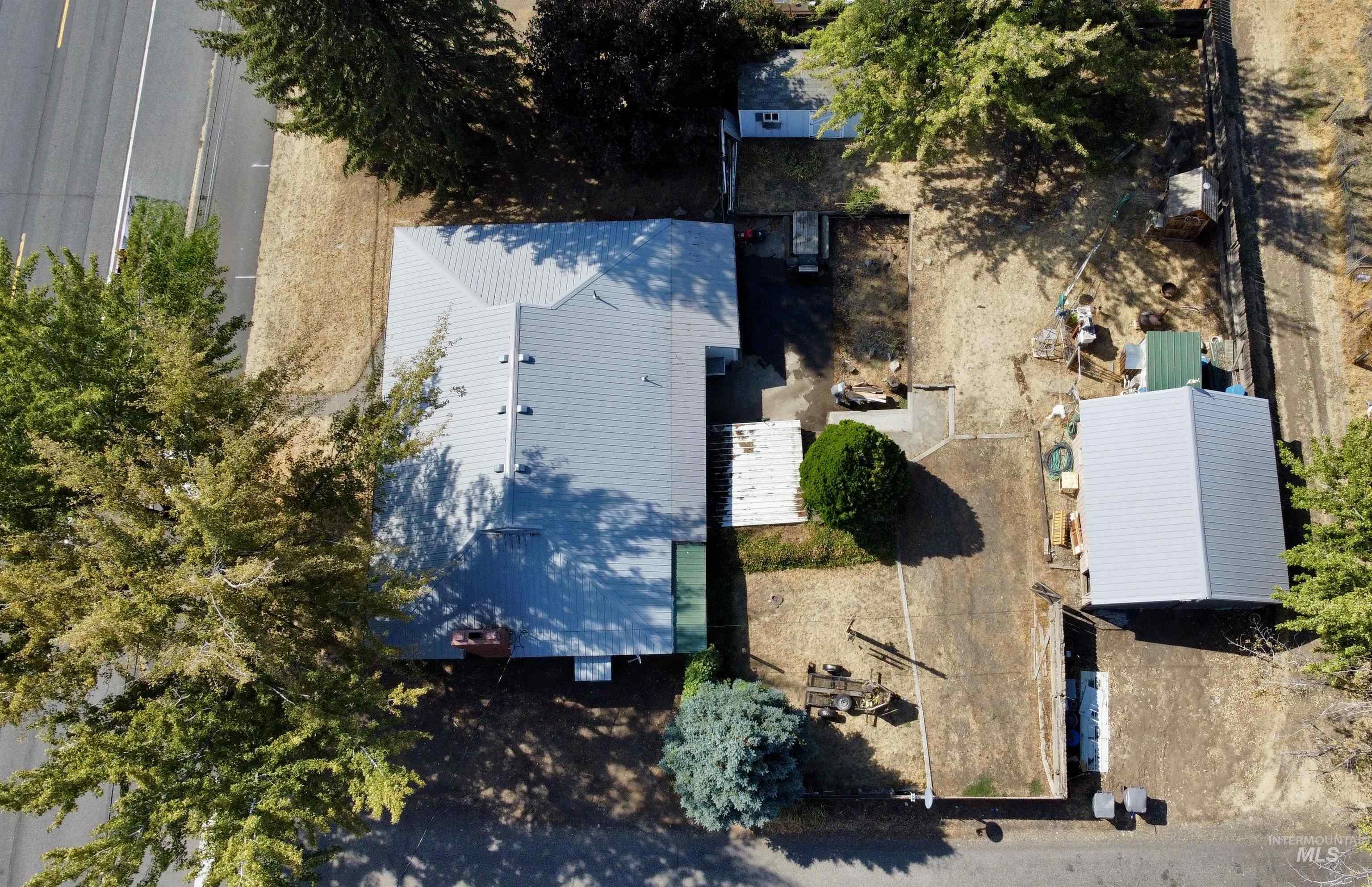 Aerial view of property and surrounding area