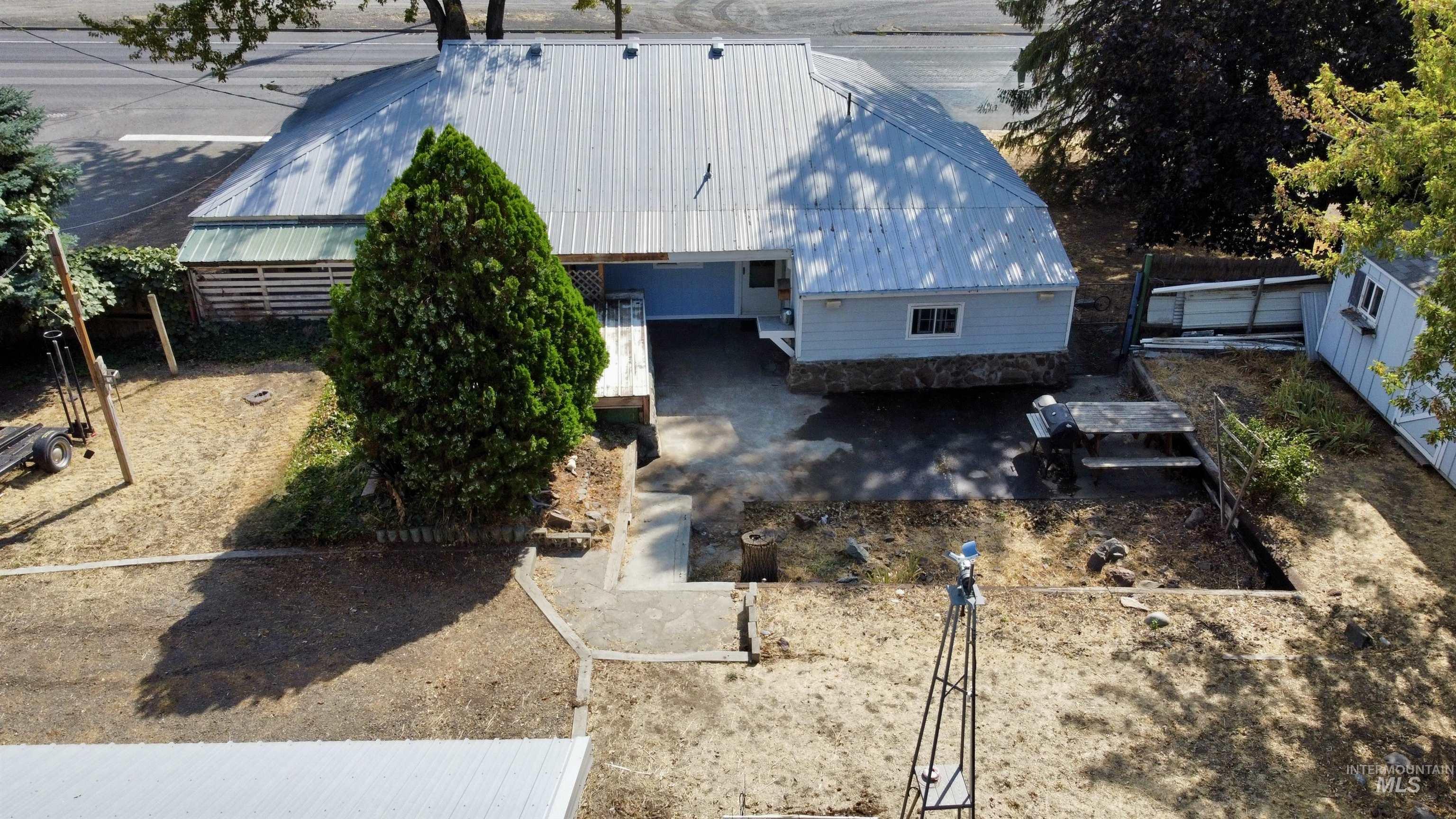 Aerial view of property and surrounding area