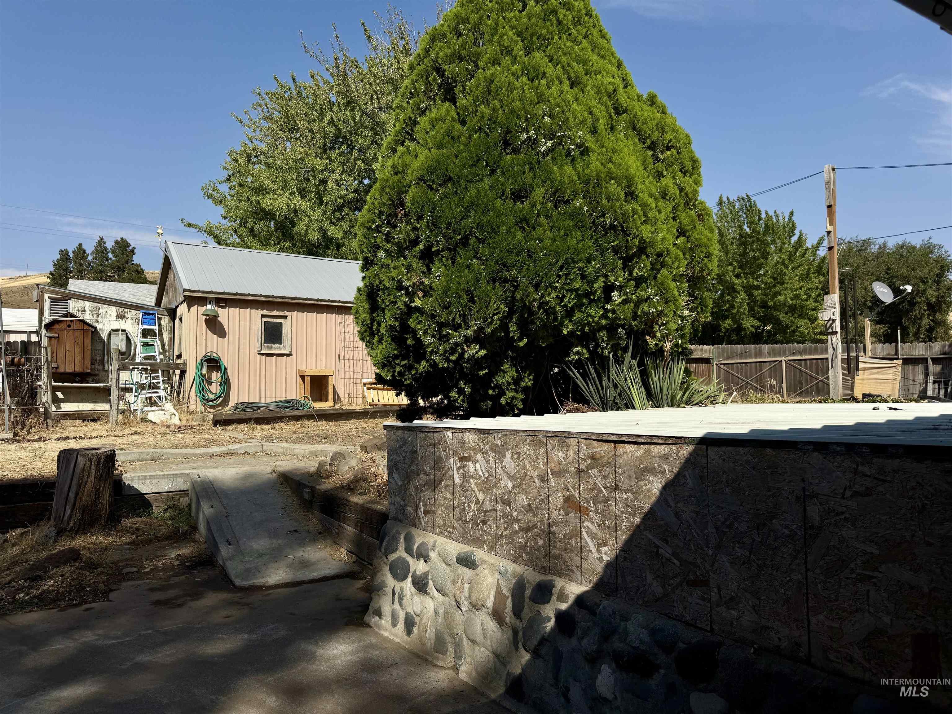 View of patio / terrace with an outdoor structure