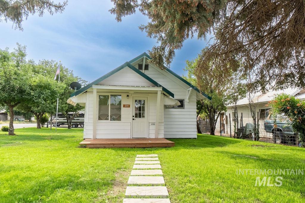 231 E Avenue E, Jerome, Idaho 83338, 3 Bedrooms, 1 Bathroom, Residential For Sale, Price $295,000, 98961061
