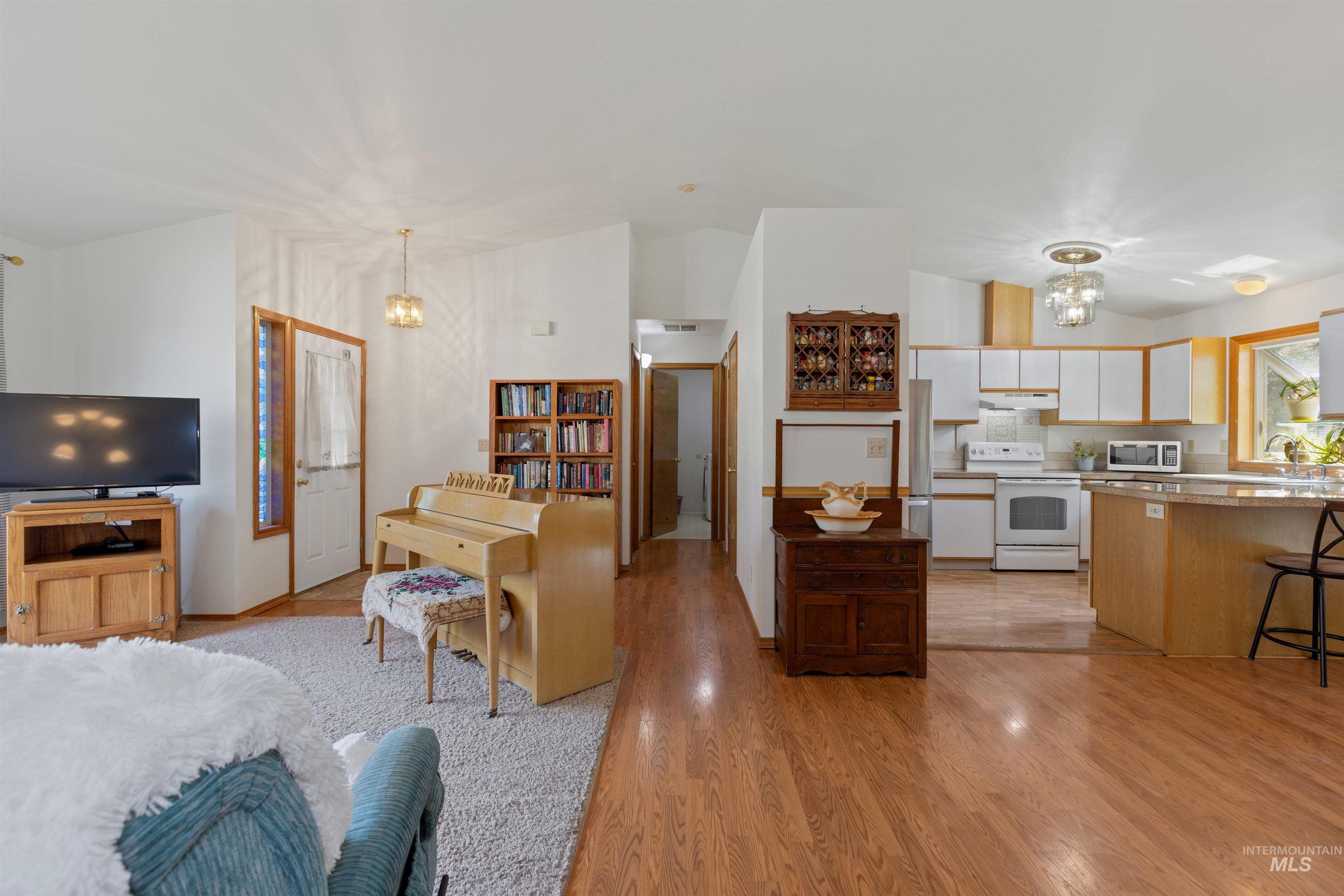 12065 W Mesquite Drive, Boise, Idaho 83713, 3 Bedrooms, 2 Bathrooms, Residential For Sale, Price $400,000, 98961063