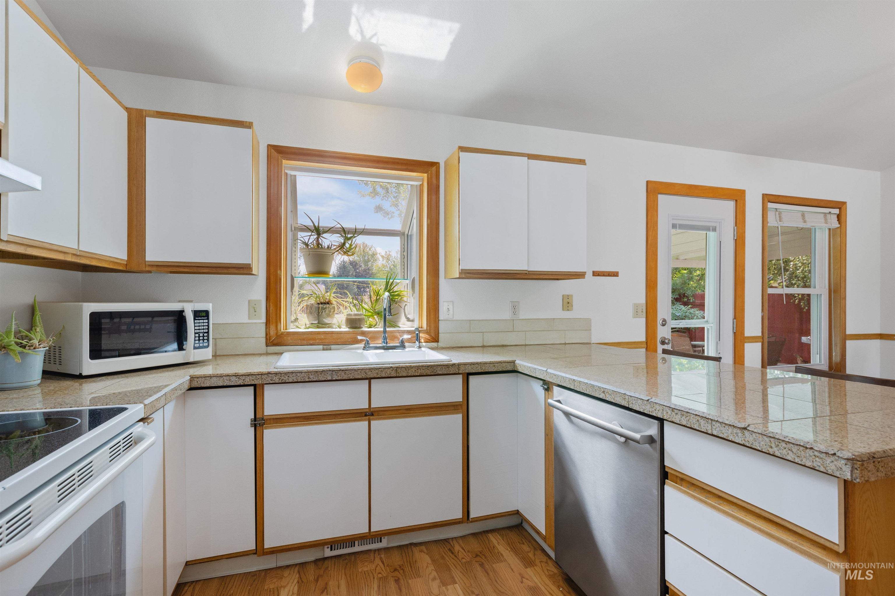 12065 W Mesquite Drive, Boise, Idaho 83713, 3 Bedrooms, 2 Bathrooms, Residential For Sale, Price $400,000, 98961063