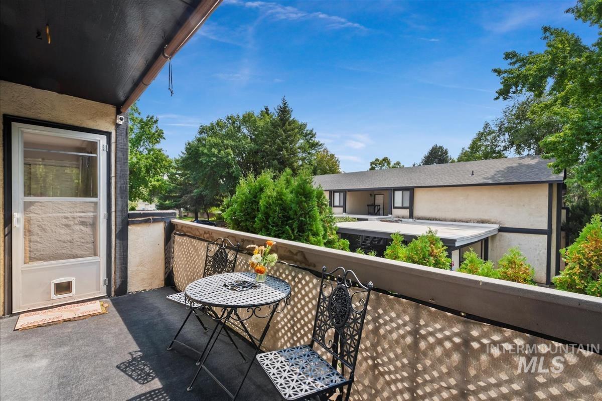 Balcony with a sunroom