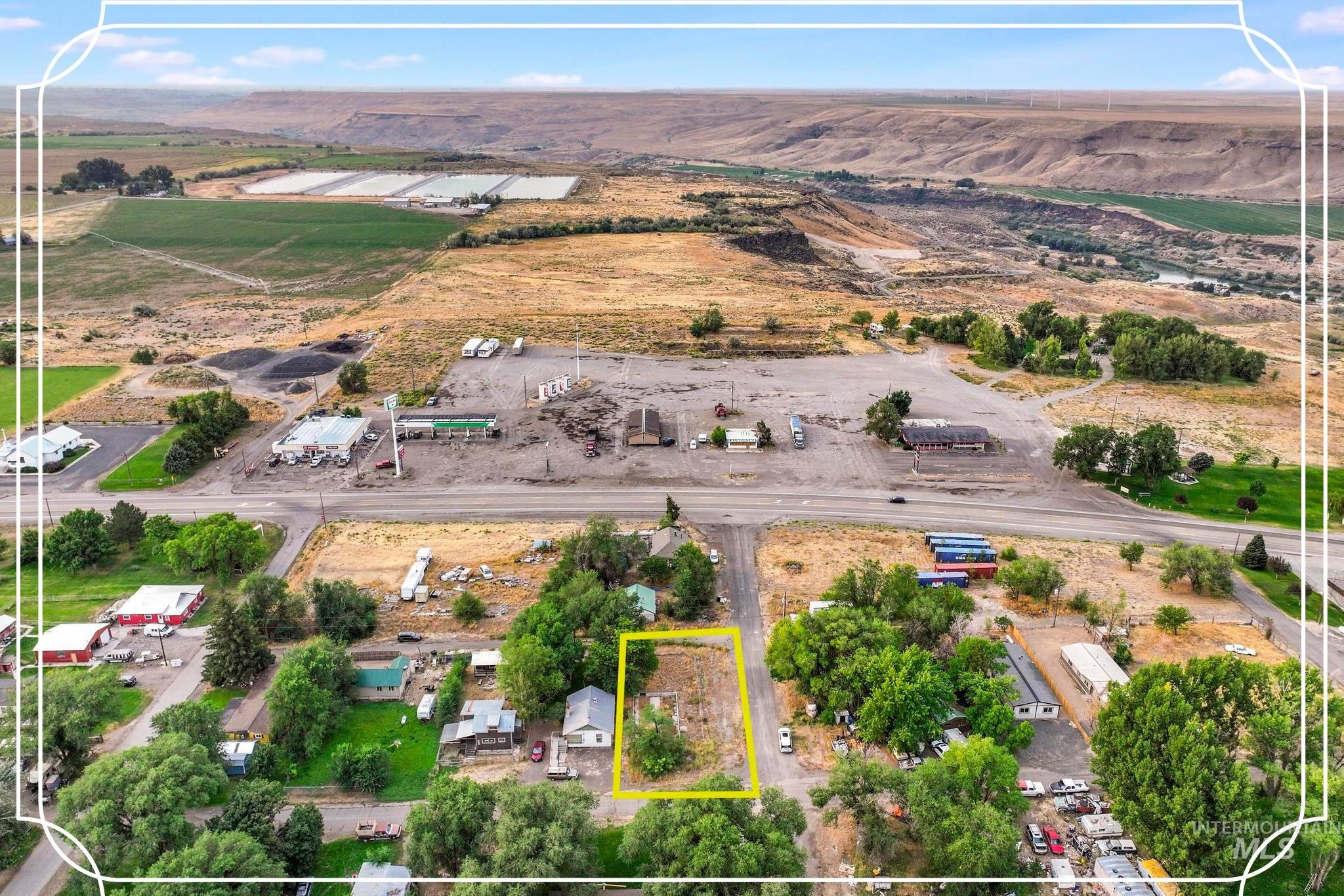 Aerial overview of property's location featuring property boundaries highlighted