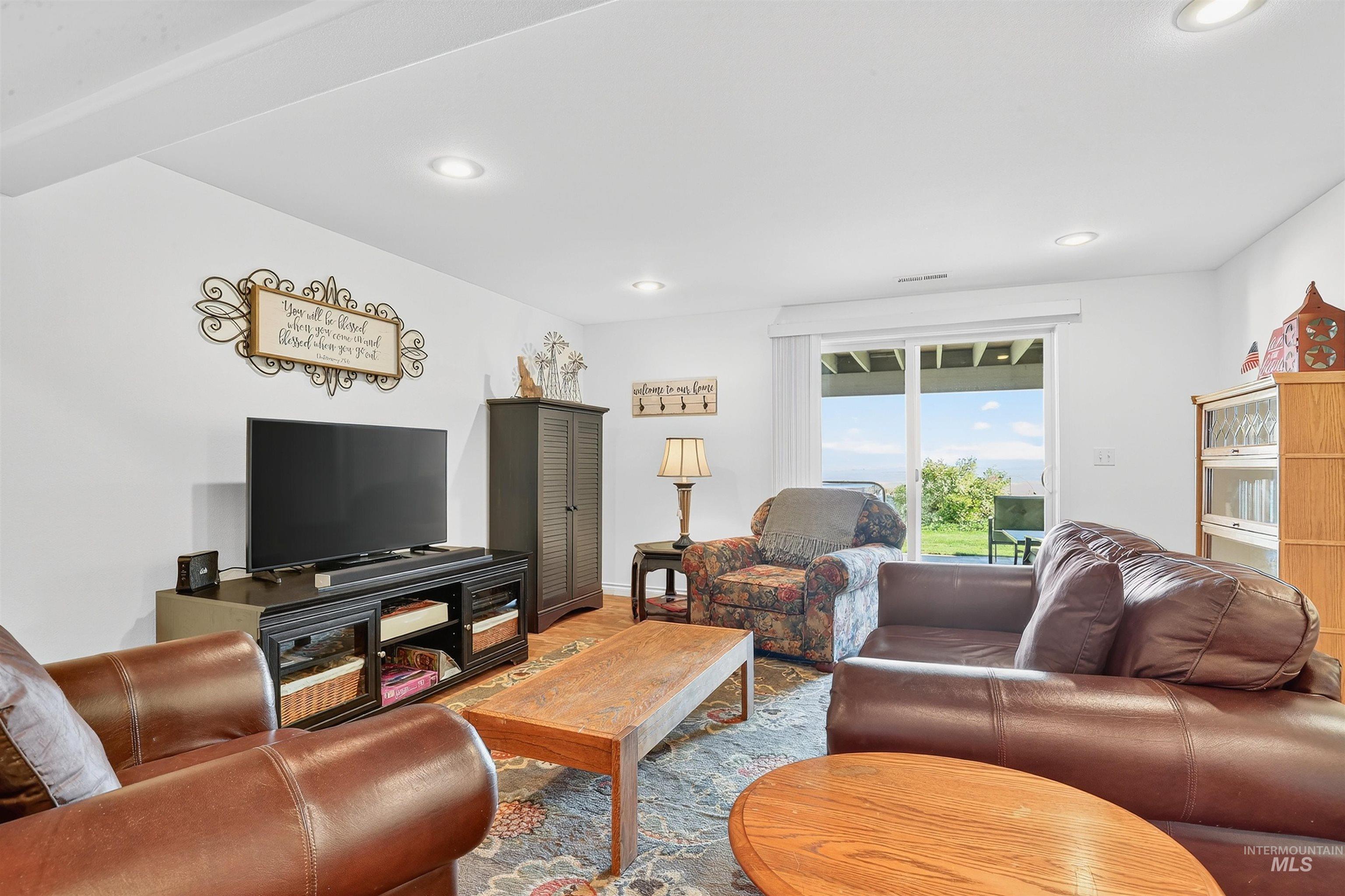 929 Cypress Street, Lewiston, Idaho 83501, 5 Bedrooms, 3 Bathrooms, Residential For Sale, Price $749,900, 98961077
