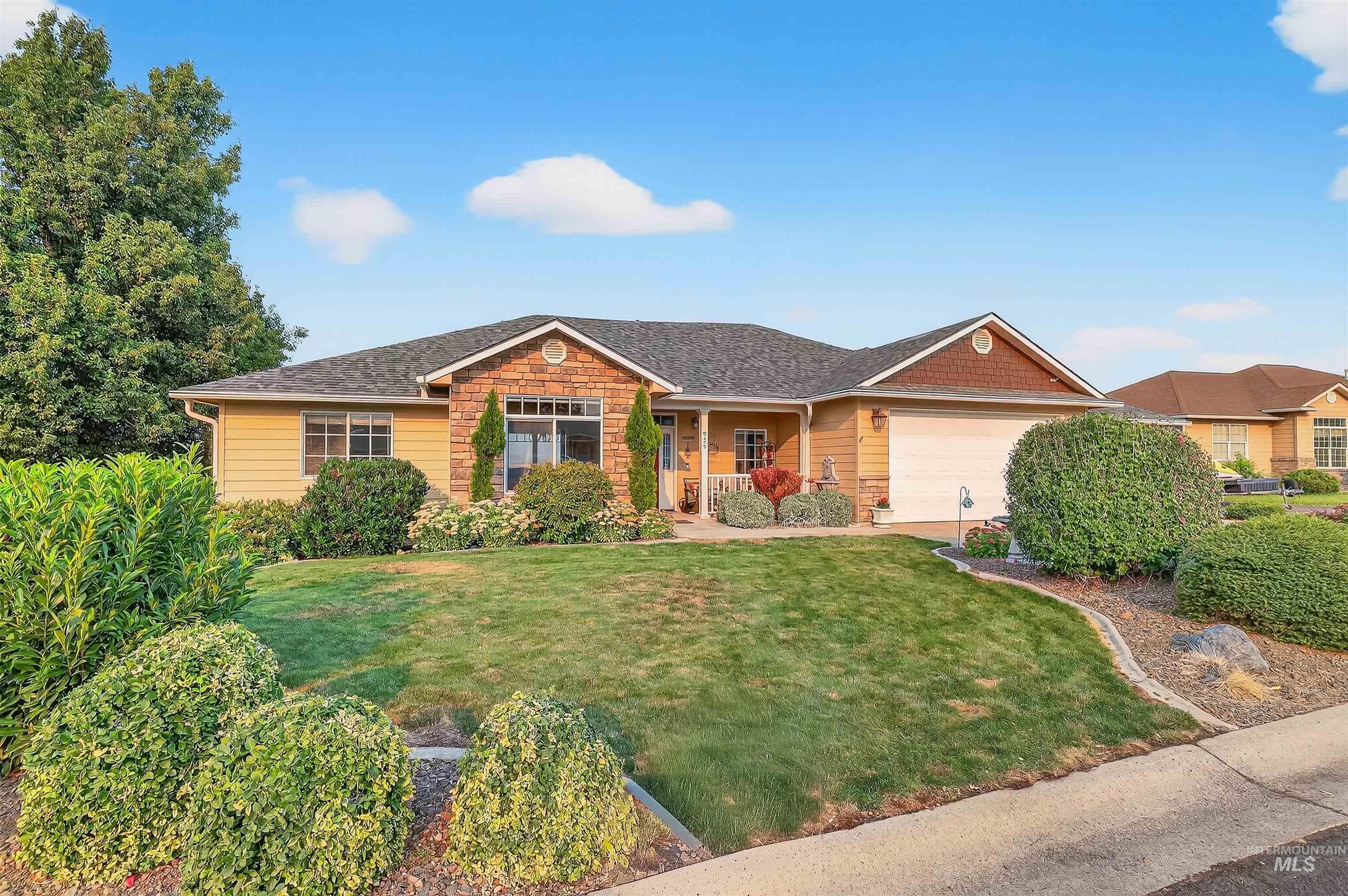 929 Cypress Street, Lewiston, Idaho 83501, 5 Bedrooms, 3 Bathrooms, Residential For Sale, Price $749,900, 98961077