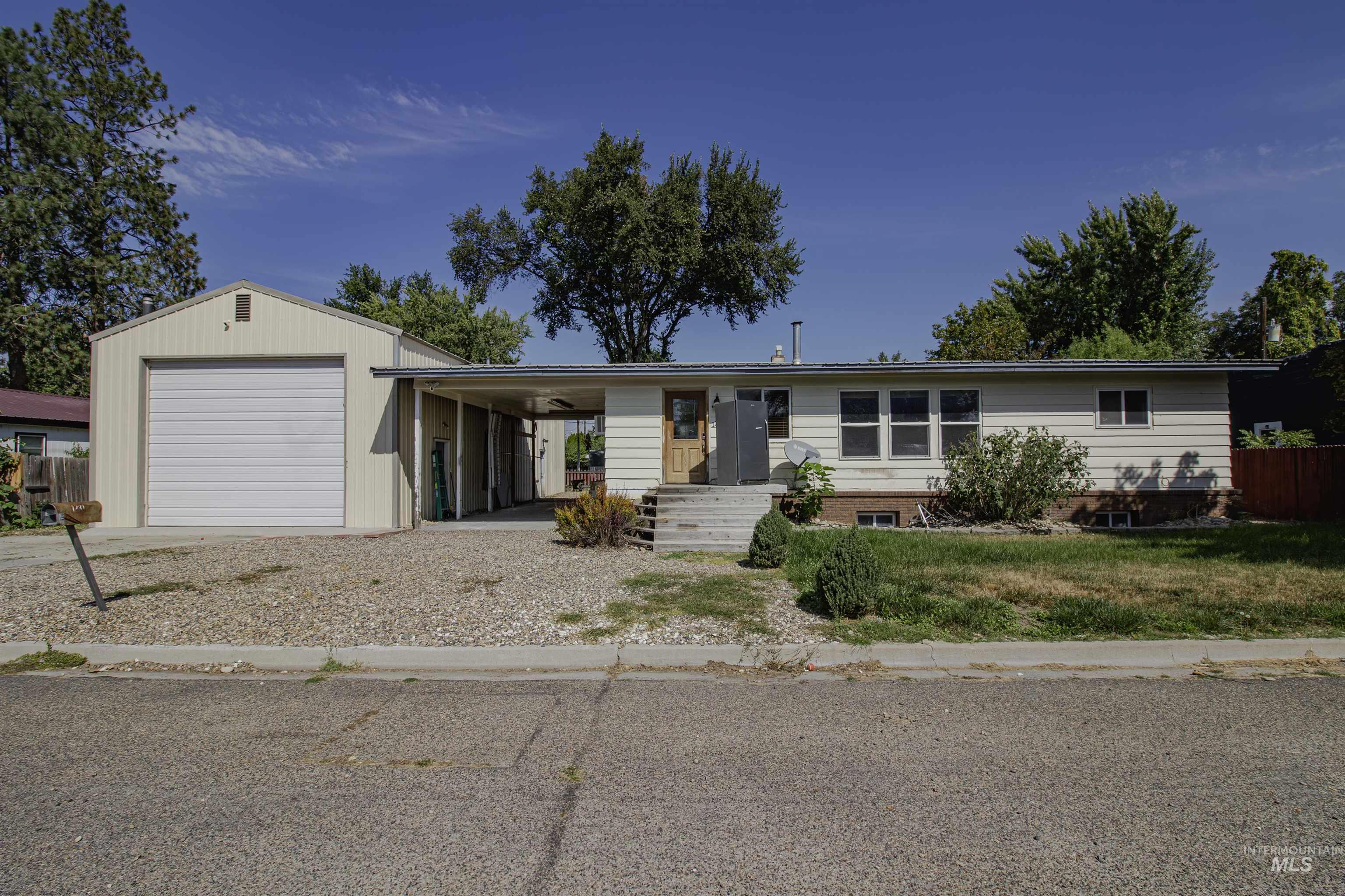 1231 3rd Avenue South, Payette, Idaho 83661, 4 Bedrooms, 2 Bathrooms, Residential For Sale, Price $375,000, 98961079