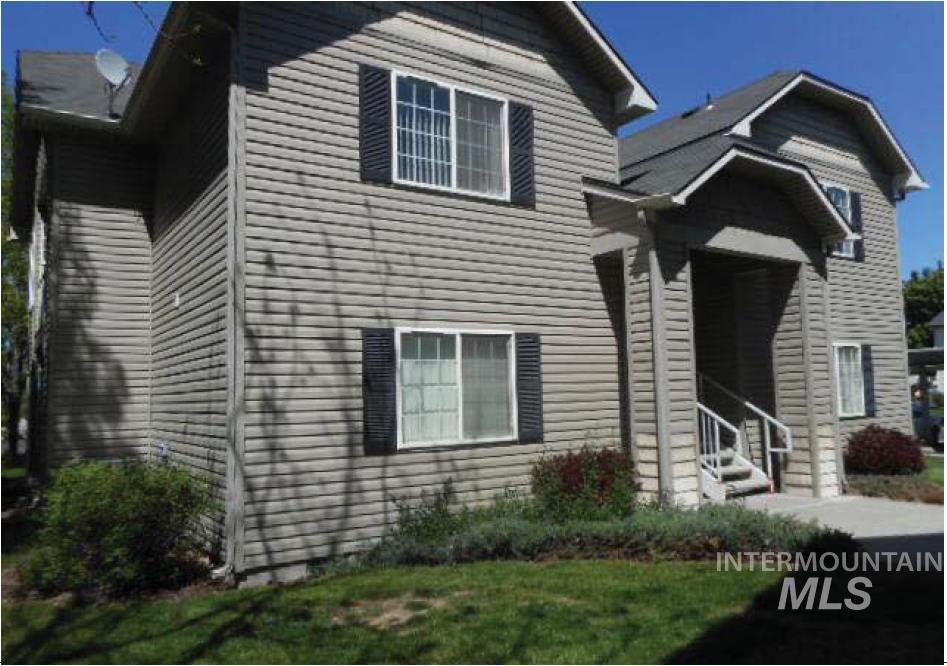 View of front of house featuring a front lawn