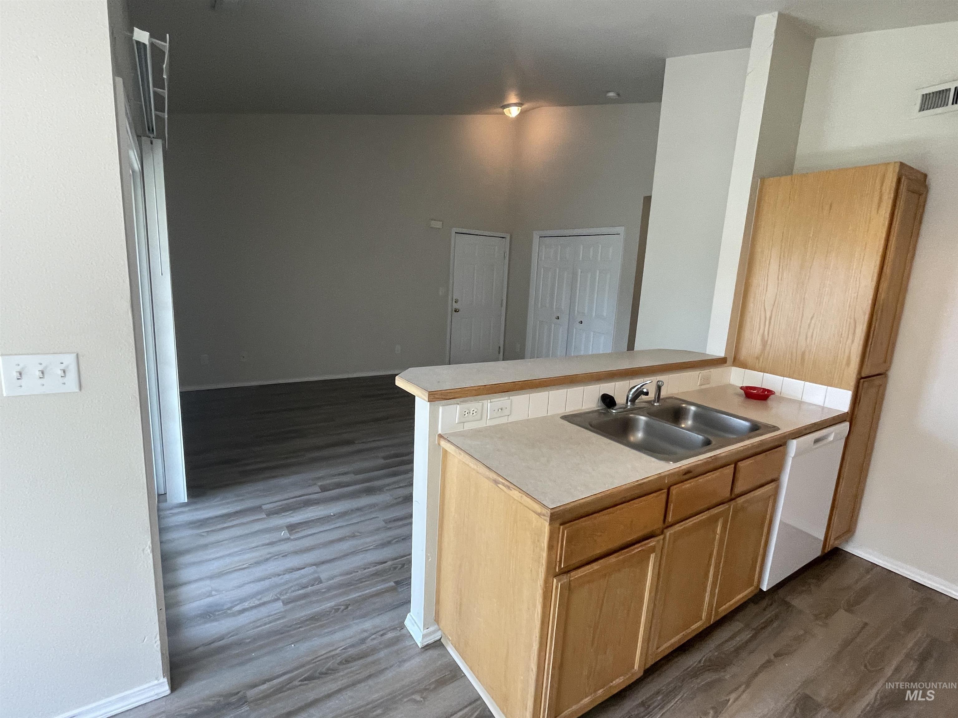 158 N Seafury Ln Apt 201, Boise, Idaho 83704, 3 Bedrooms, 2 Bathrooms, Rental For Rent, Price $1,900, 98961084