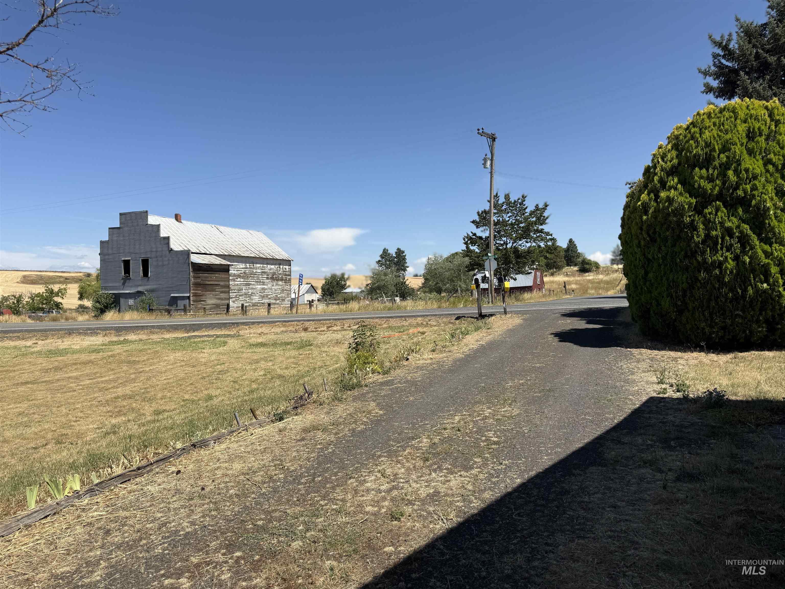 View of dirt / gravel road
