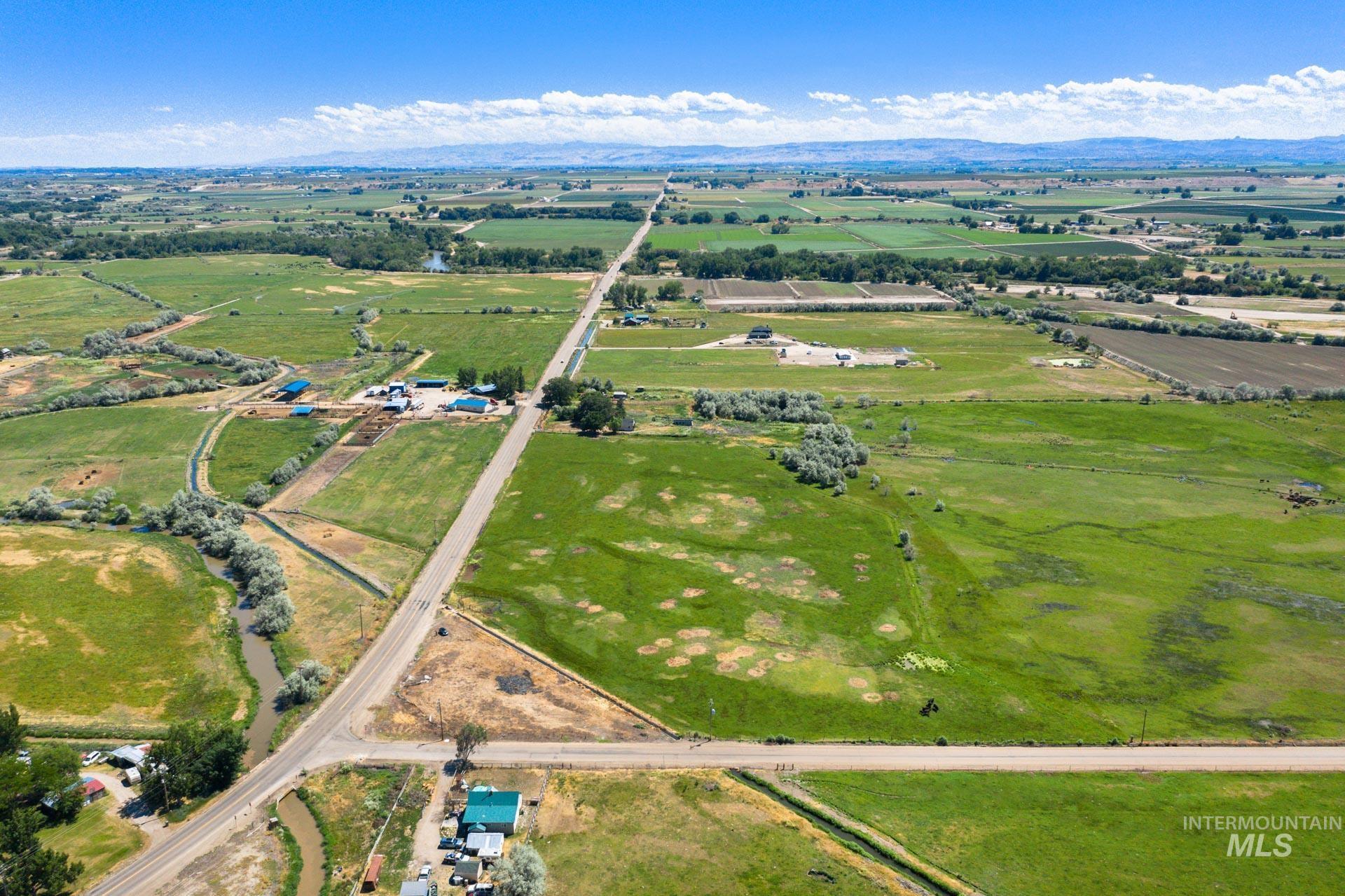 Aerial view of property's location with area landscape and a mountain backdrop