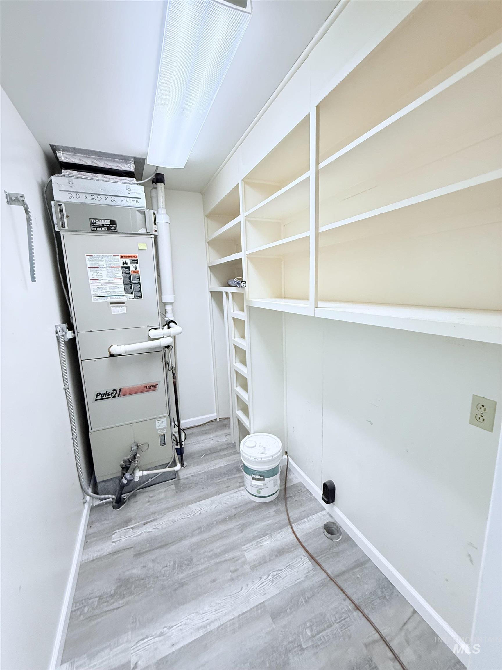 Utility room with heating unit