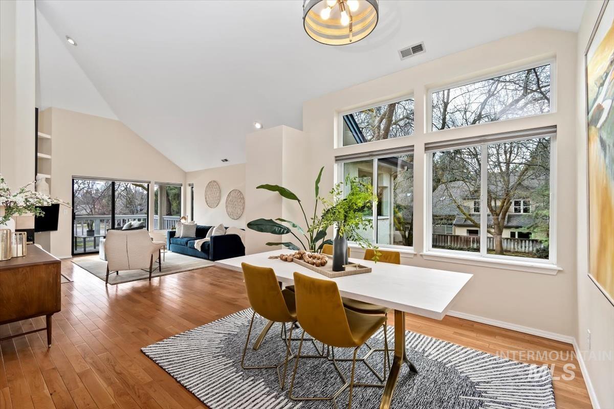 996 E Riverpark Ln, Boise, Idaho 83706, 2 Bedrooms, 2 Bathrooms, Residential For Sale, Price $539,900, 98961105