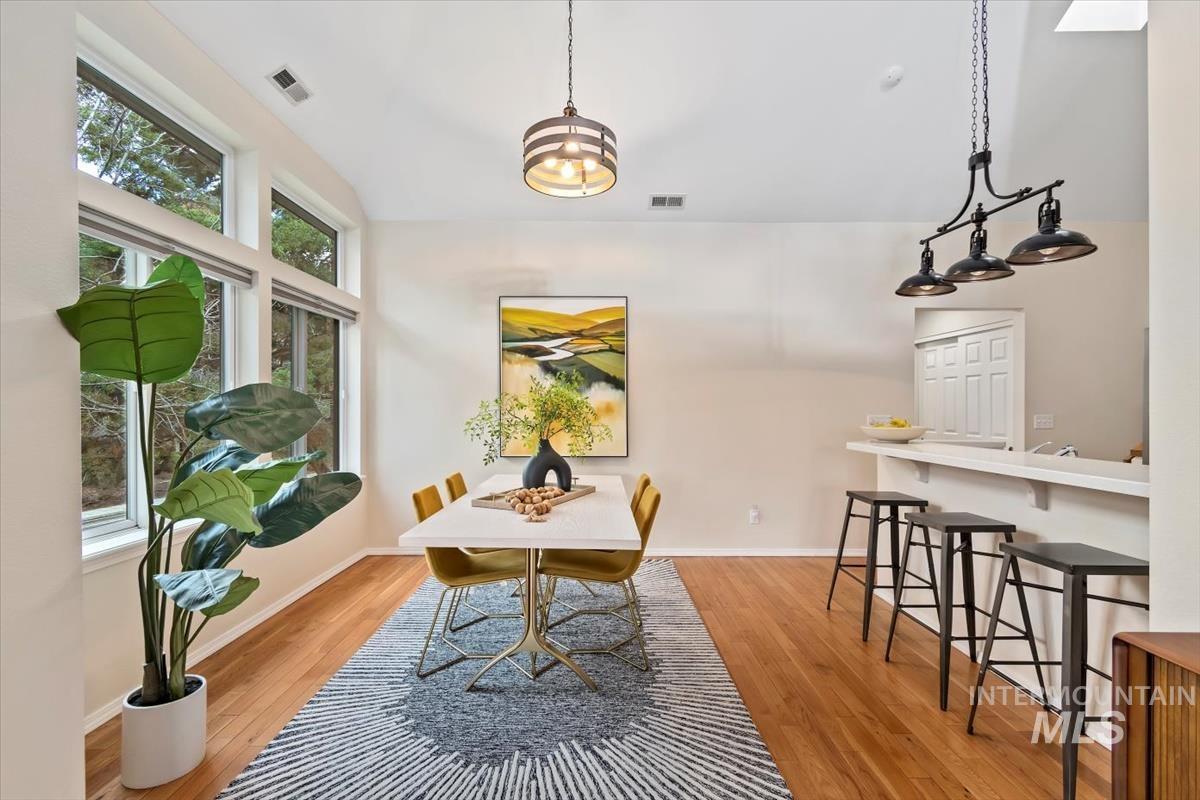 996 E Riverpark Ln, Boise, Idaho 83706, 2 Bedrooms, 2 Bathrooms, Residential For Sale, Price $539,900, 98961105