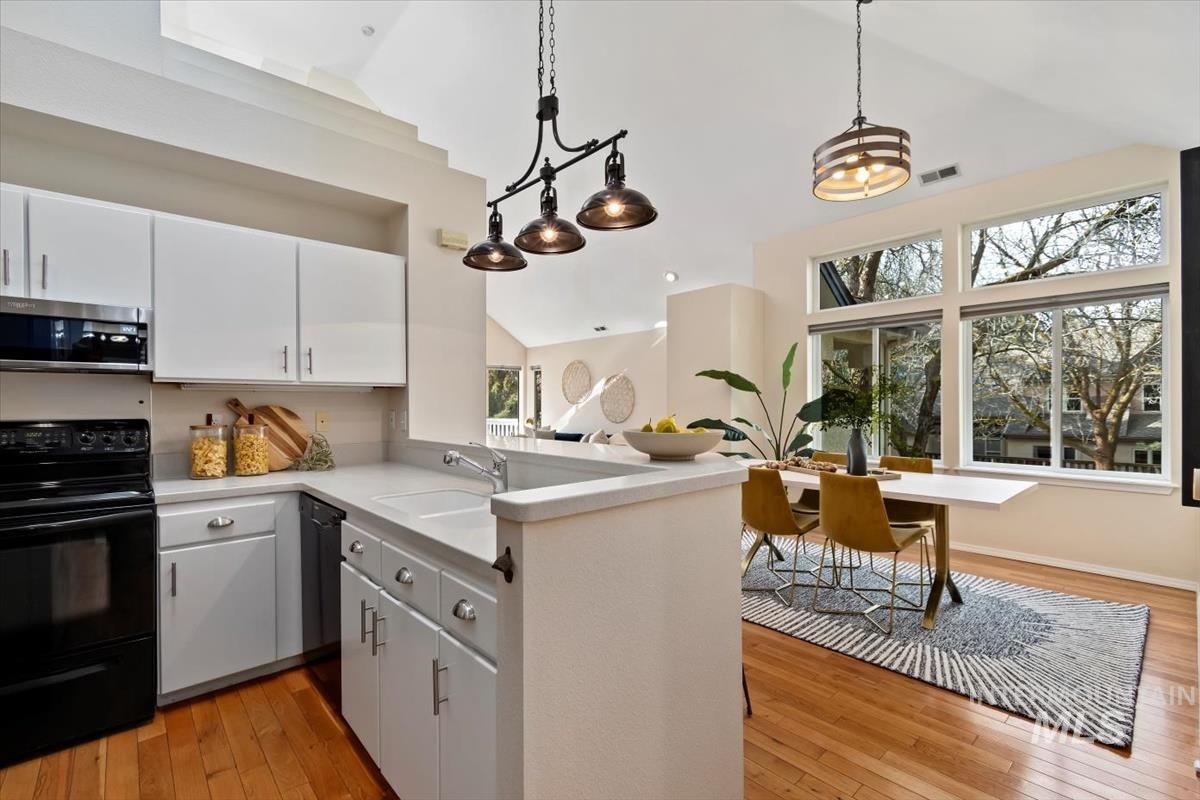 996 E Riverpark Ln, Boise, Idaho 83706, 2 Bedrooms, 2 Bathrooms, Residential For Sale, Price $539,900, 98961105